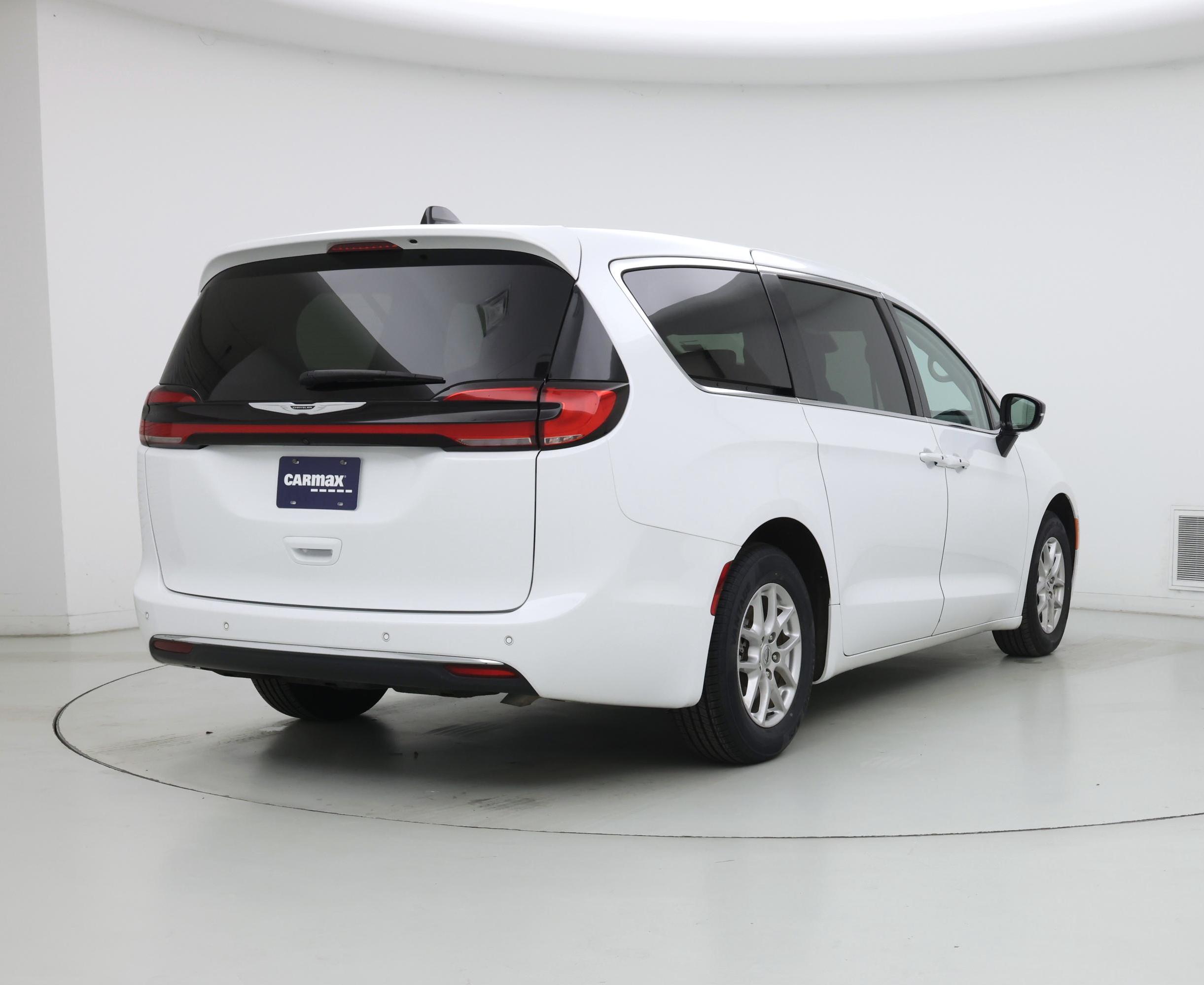 Thumbnail: 2024 Chrysler Pacifica - 8