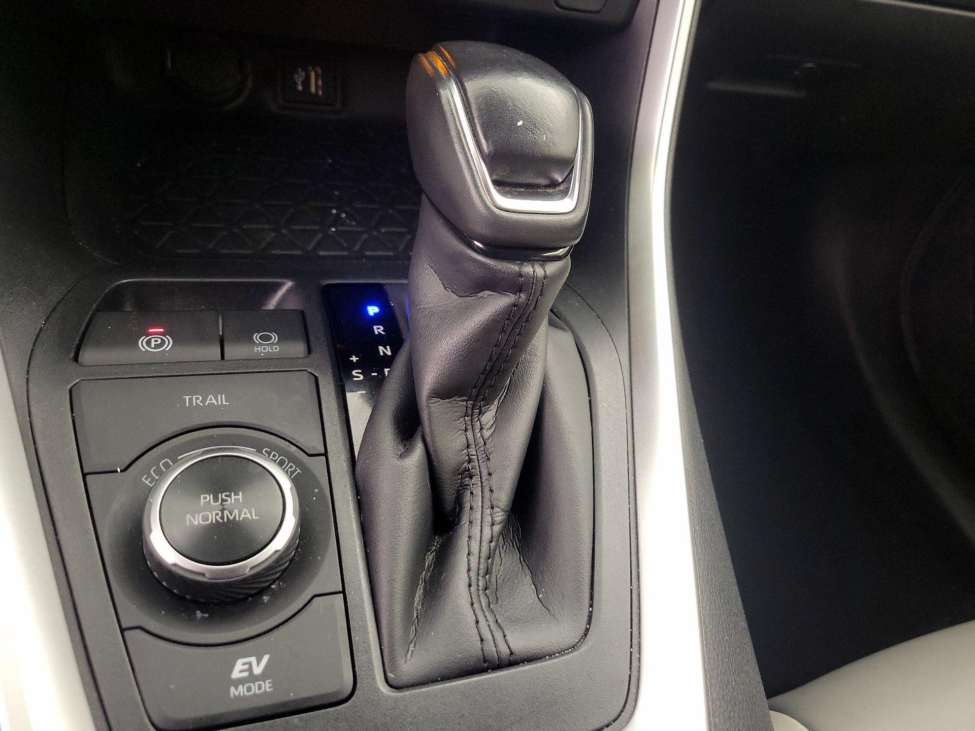 Thumbnail: 2023 Toyota RAV4 - 17