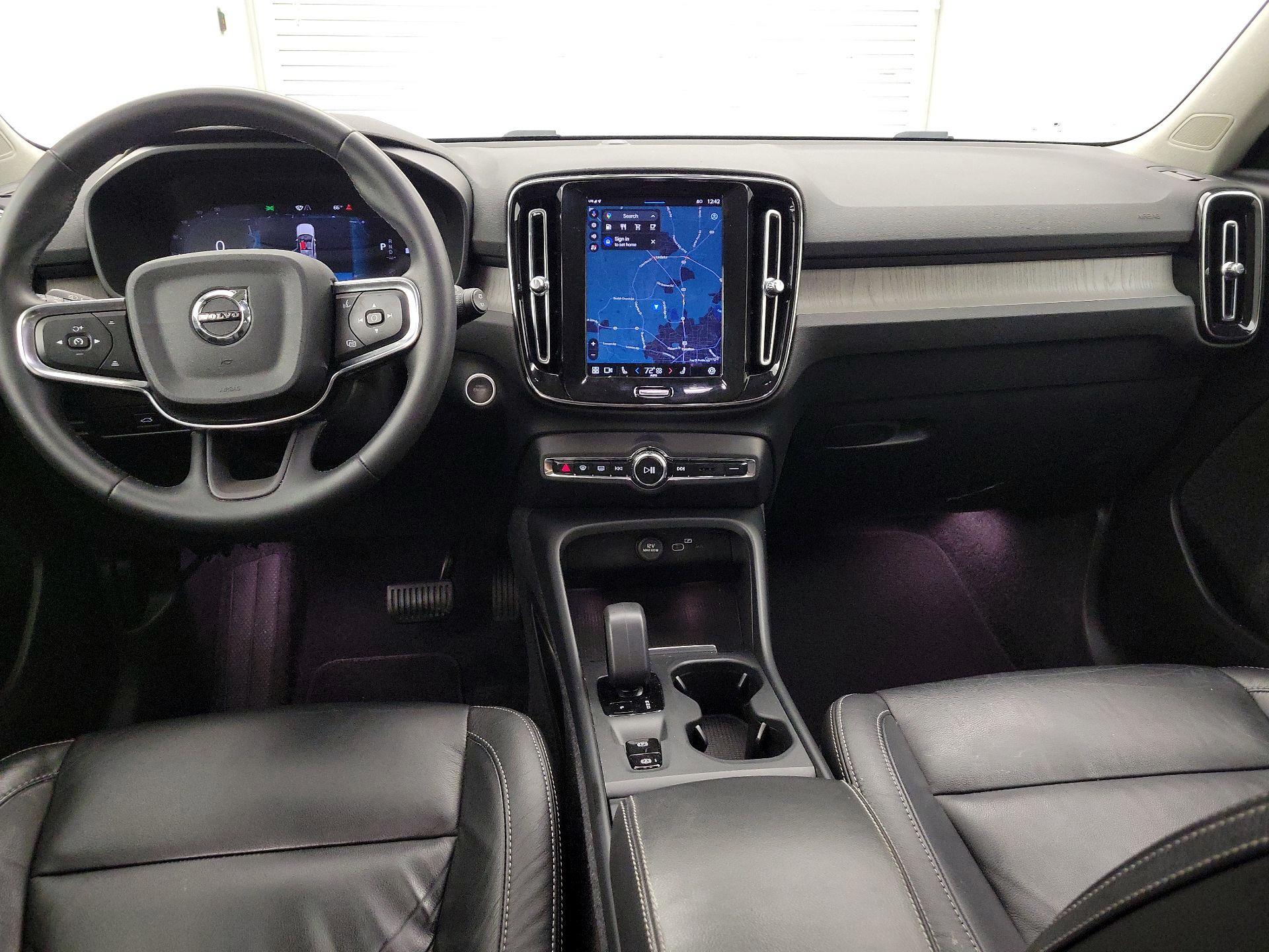 Thumbnail: 2023 Volvo XC40 - 9