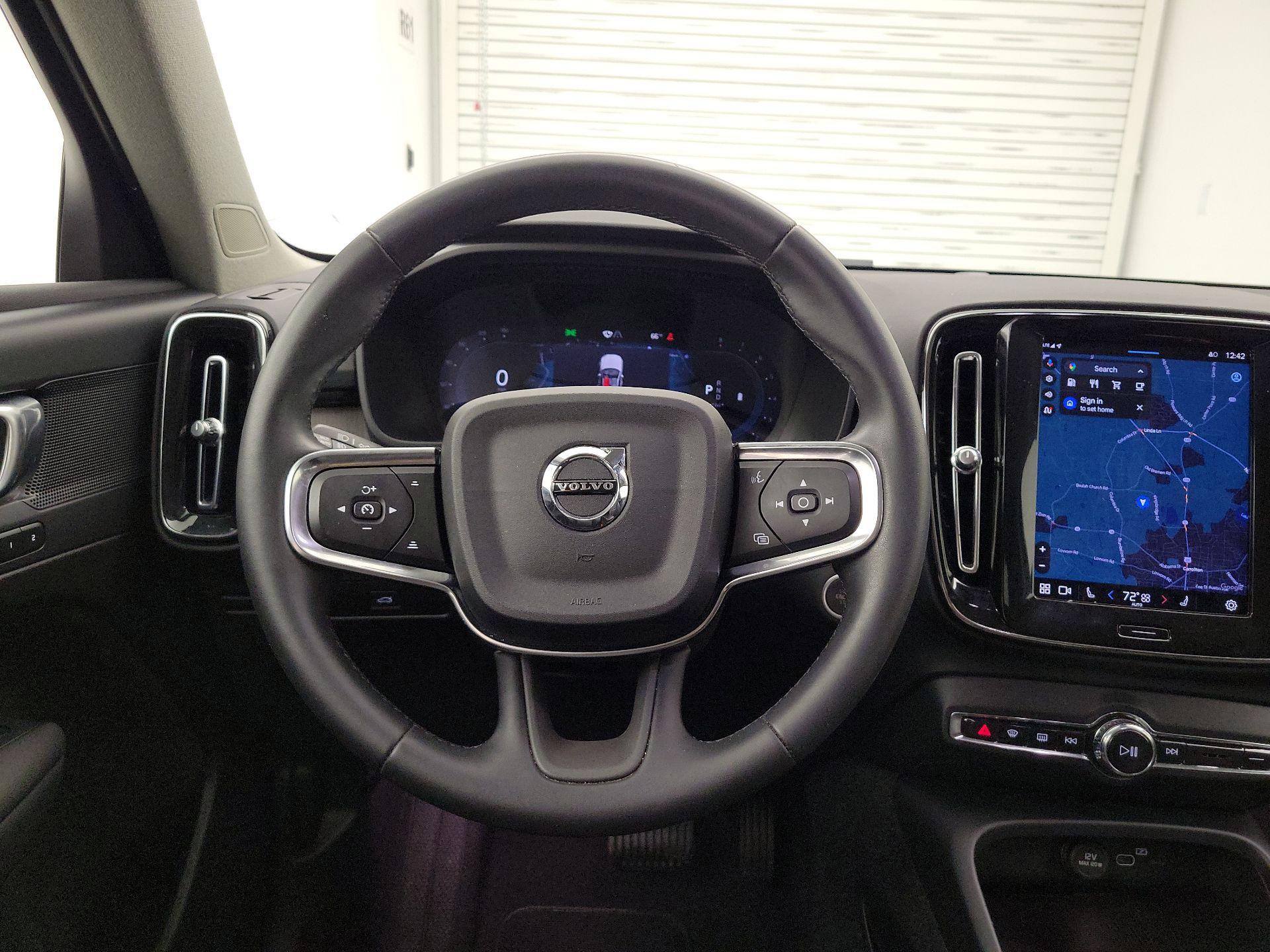 Thumbnail: 2023 Volvo XC40 - 10