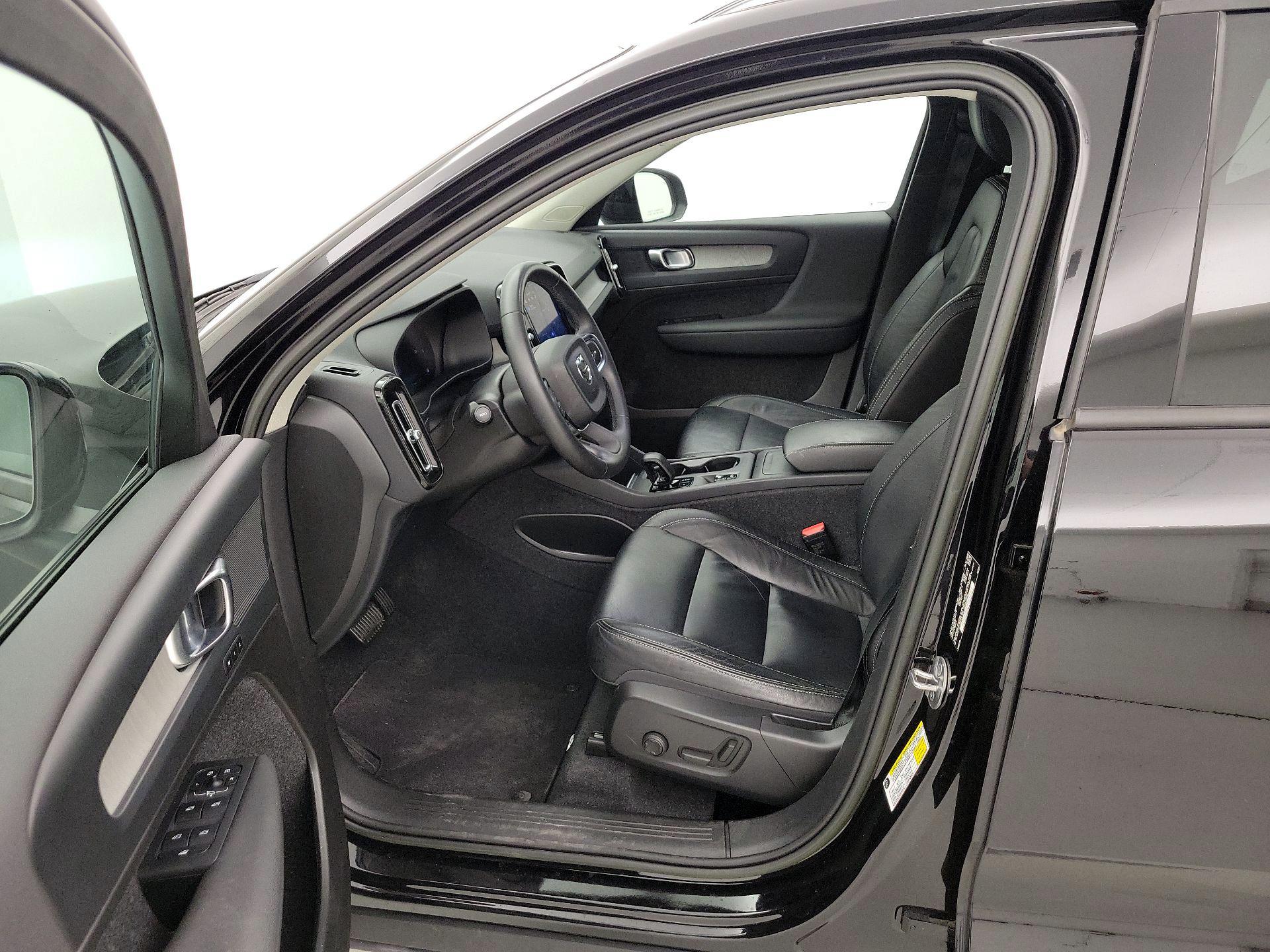 Thumbnail: 2023 Volvo XC40 - 11