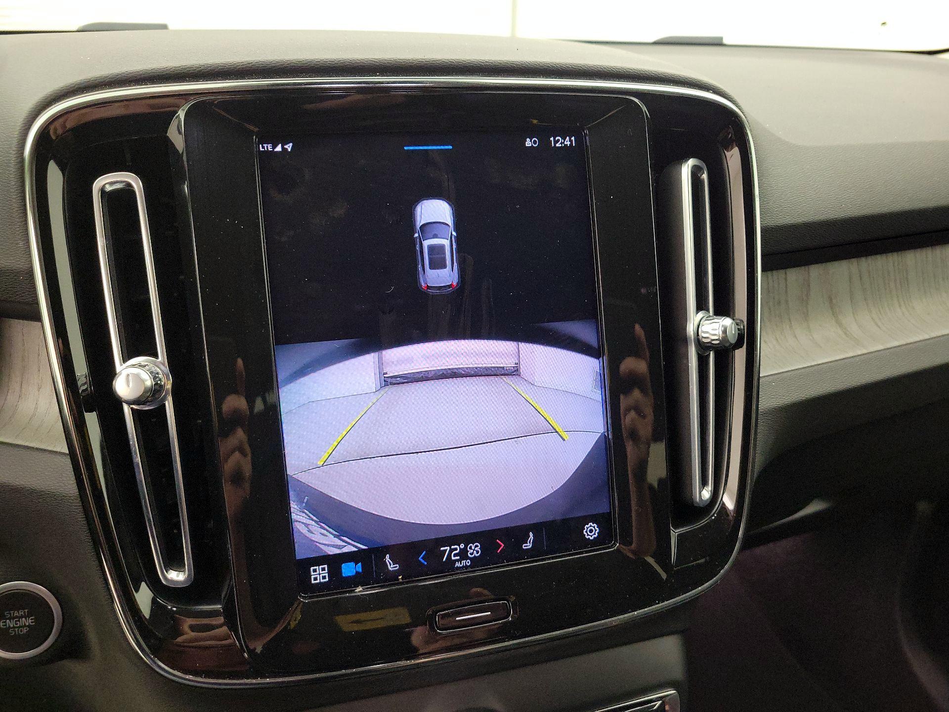 Thumbnail: 2023 Volvo XC40 - 15