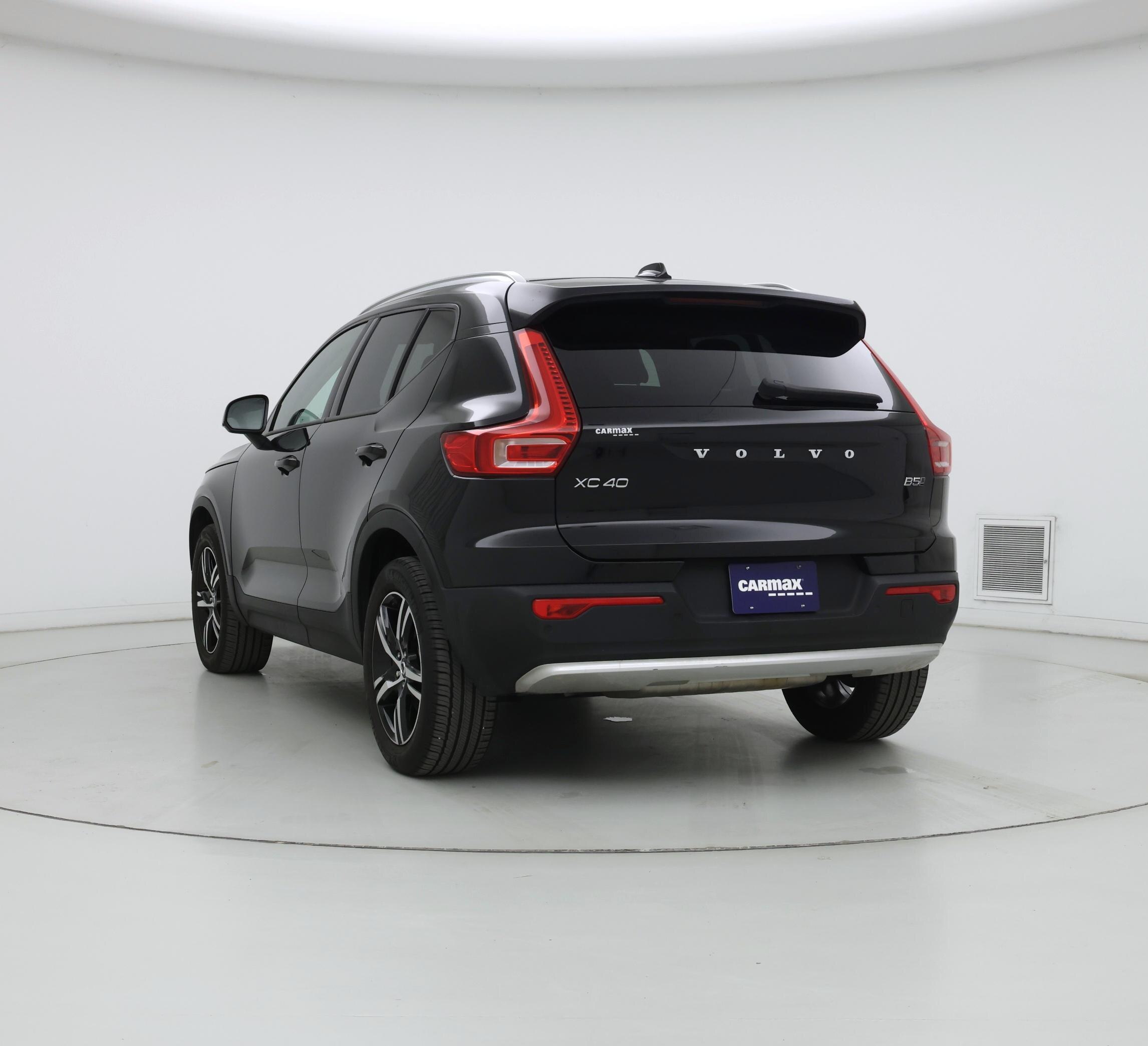 Thumbnail: 2023 Volvo XC40 - 2