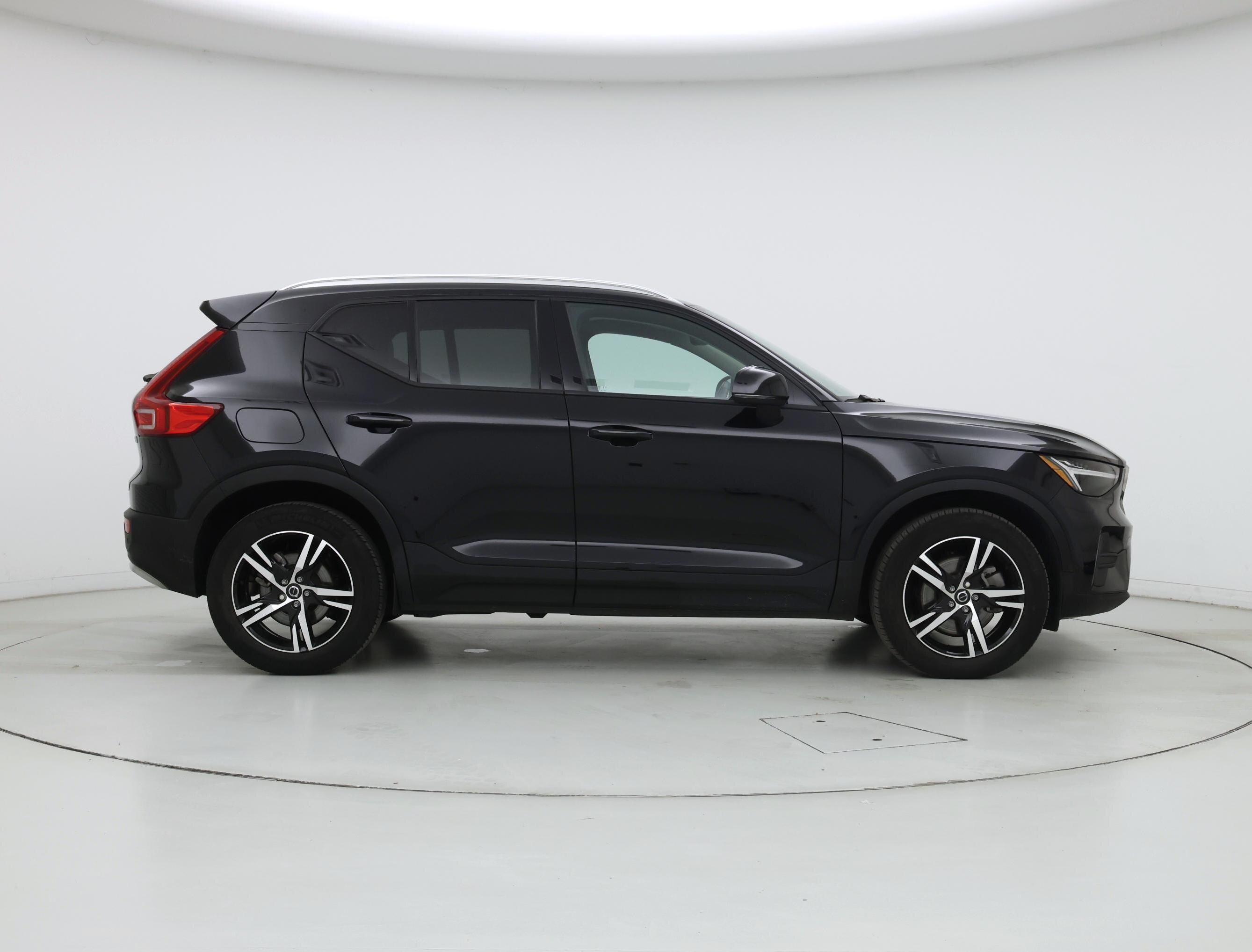 Thumbnail: 2023 Volvo XC40 - 7