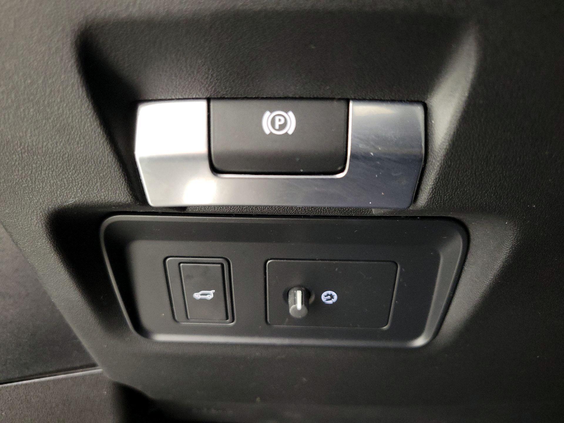 Thumbnail: 2021 Land Rover Range Rover Evoque - 13