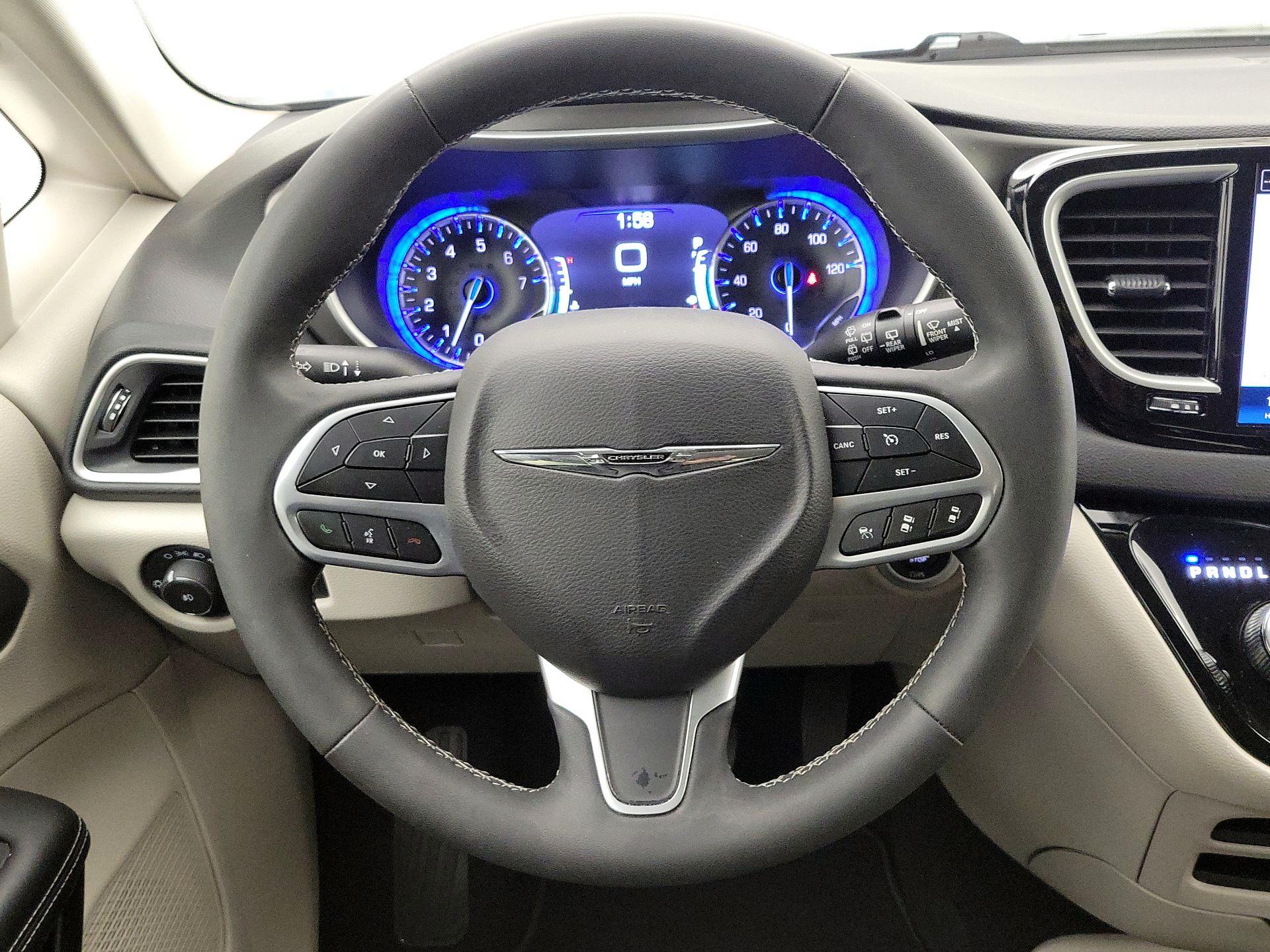 Thumbnail: 2024 Chrysler Pacifica - 10