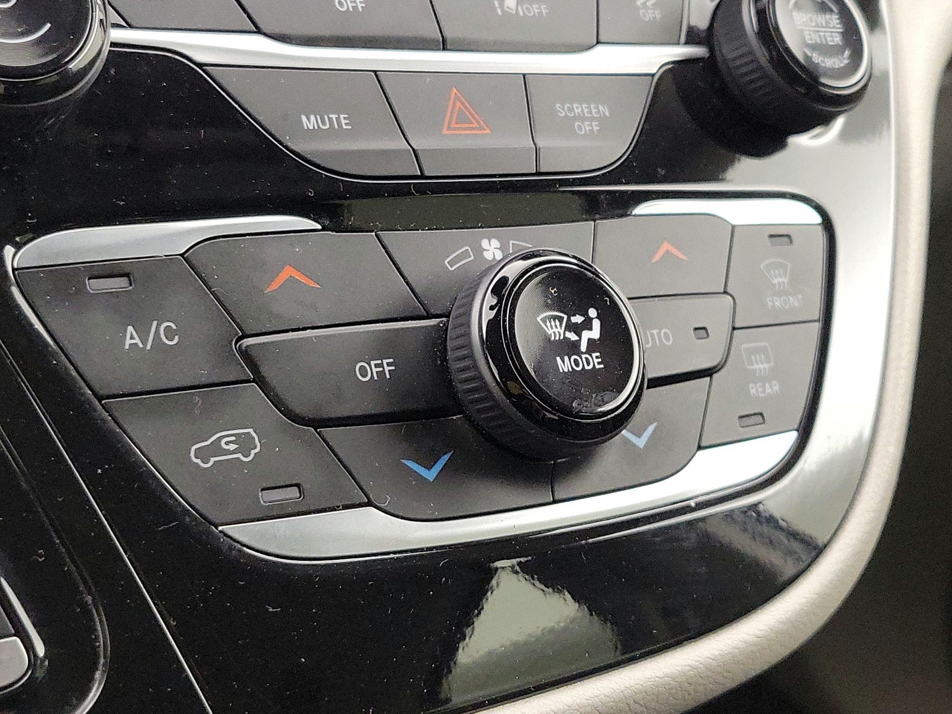 Thumbnail: 2024 Chrysler Pacifica - 16