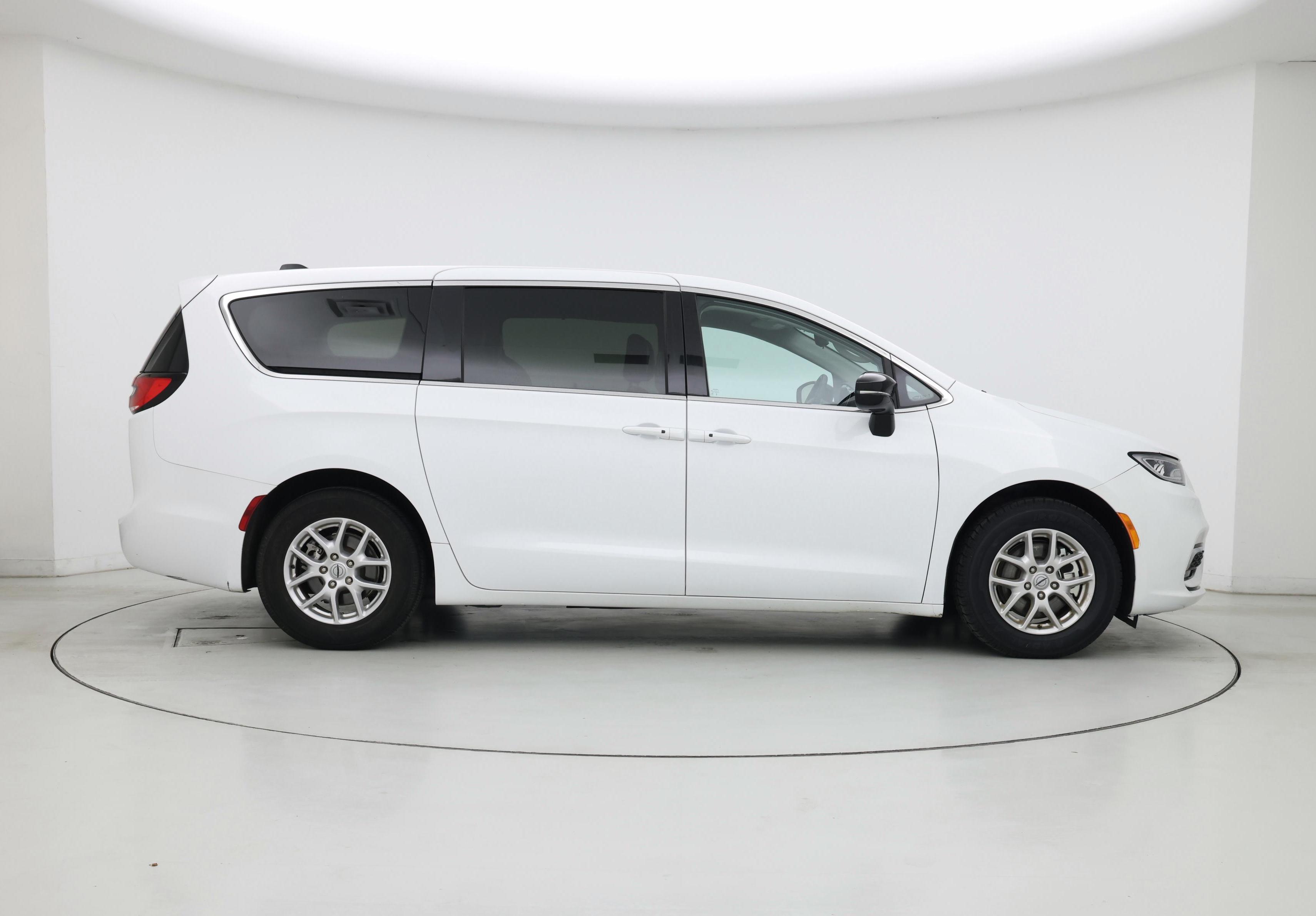 Thumbnail: 2024 Chrysler Pacifica - 7