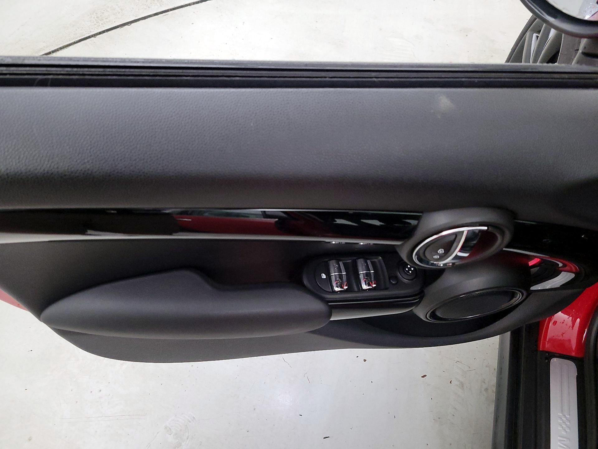 Thumbnail: 2017 MINI Cooper Hardtop - 12