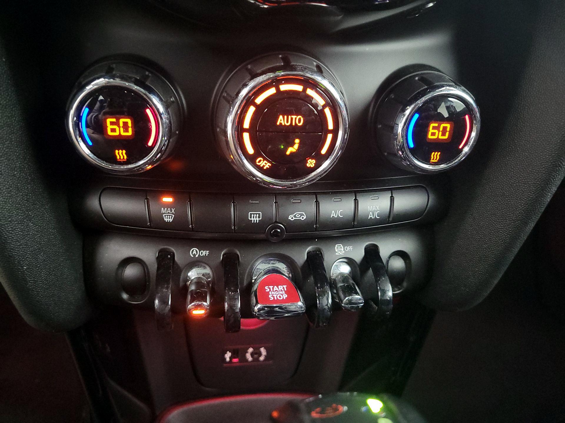 Thumbnail: 2017 MINI Cooper Hardtop - 16