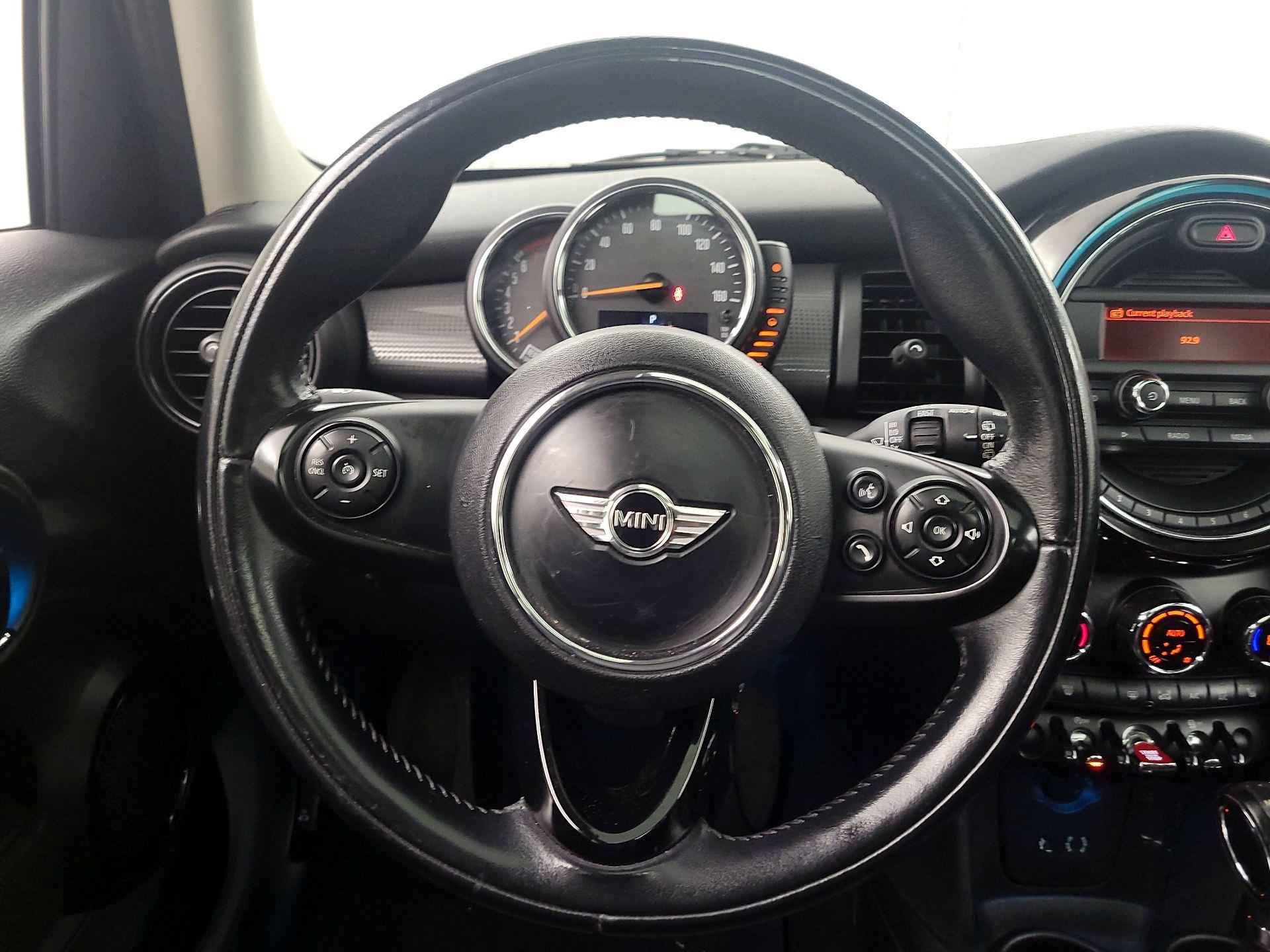 Thumbnail: 2016 MINI Cooper Hardtop - 10