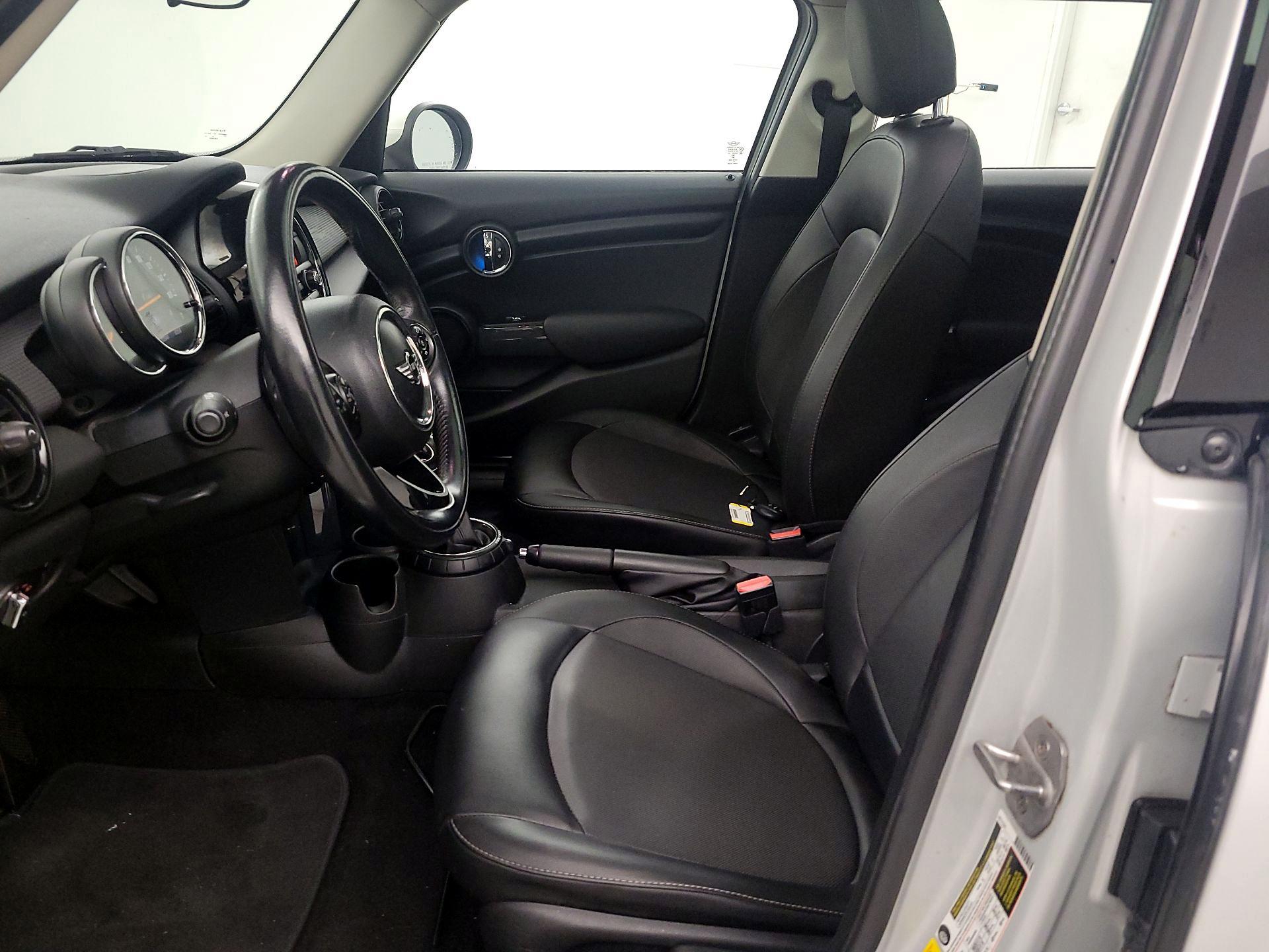 Thumbnail: 2016 MINI Cooper Hardtop - 11