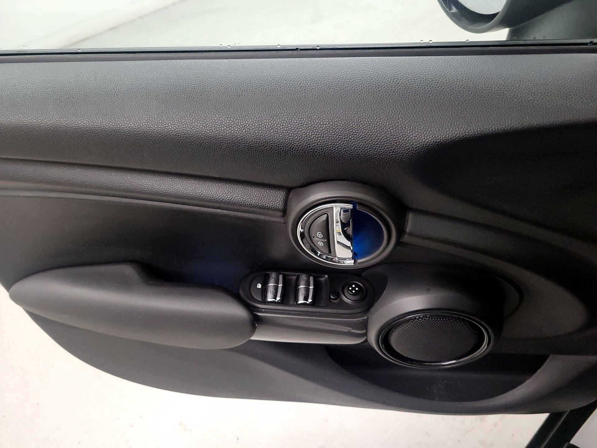 Thumbnail: 2016 MINI Cooper Hardtop - 12