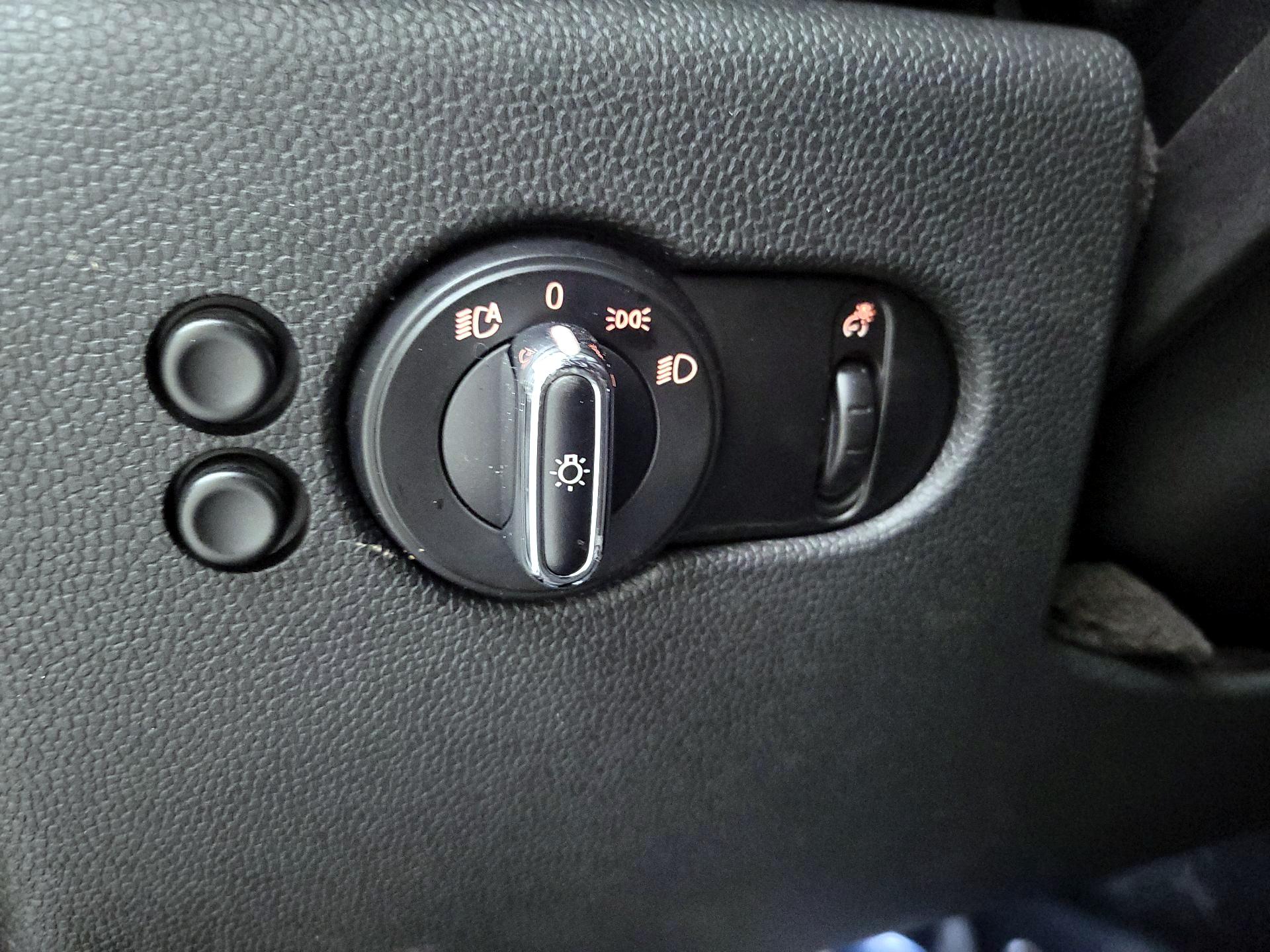 Thumbnail: 2016 MINI Cooper Hardtop - 13