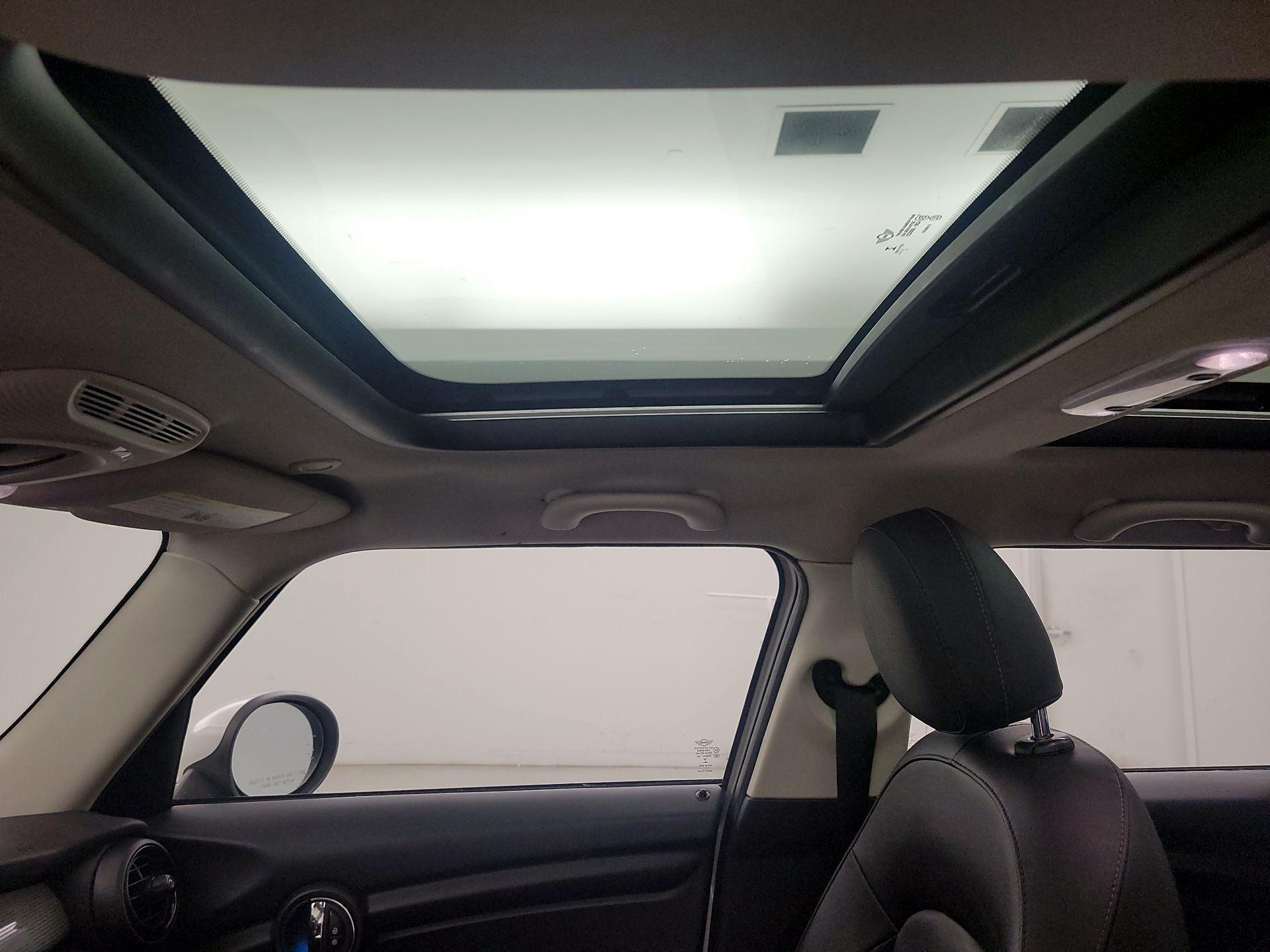 Thumbnail: 2016 MINI Cooper Hardtop - 18