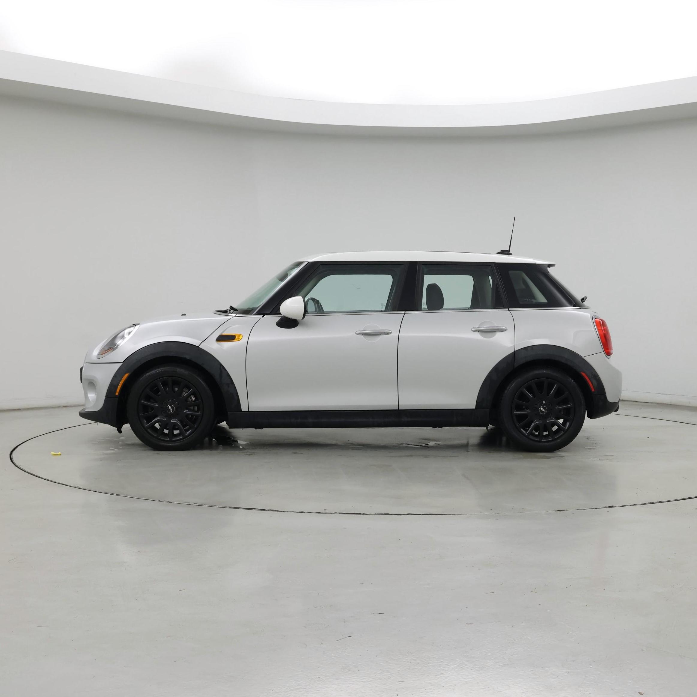 Thumbnail: 2016 MINI Cooper Hardtop - 3