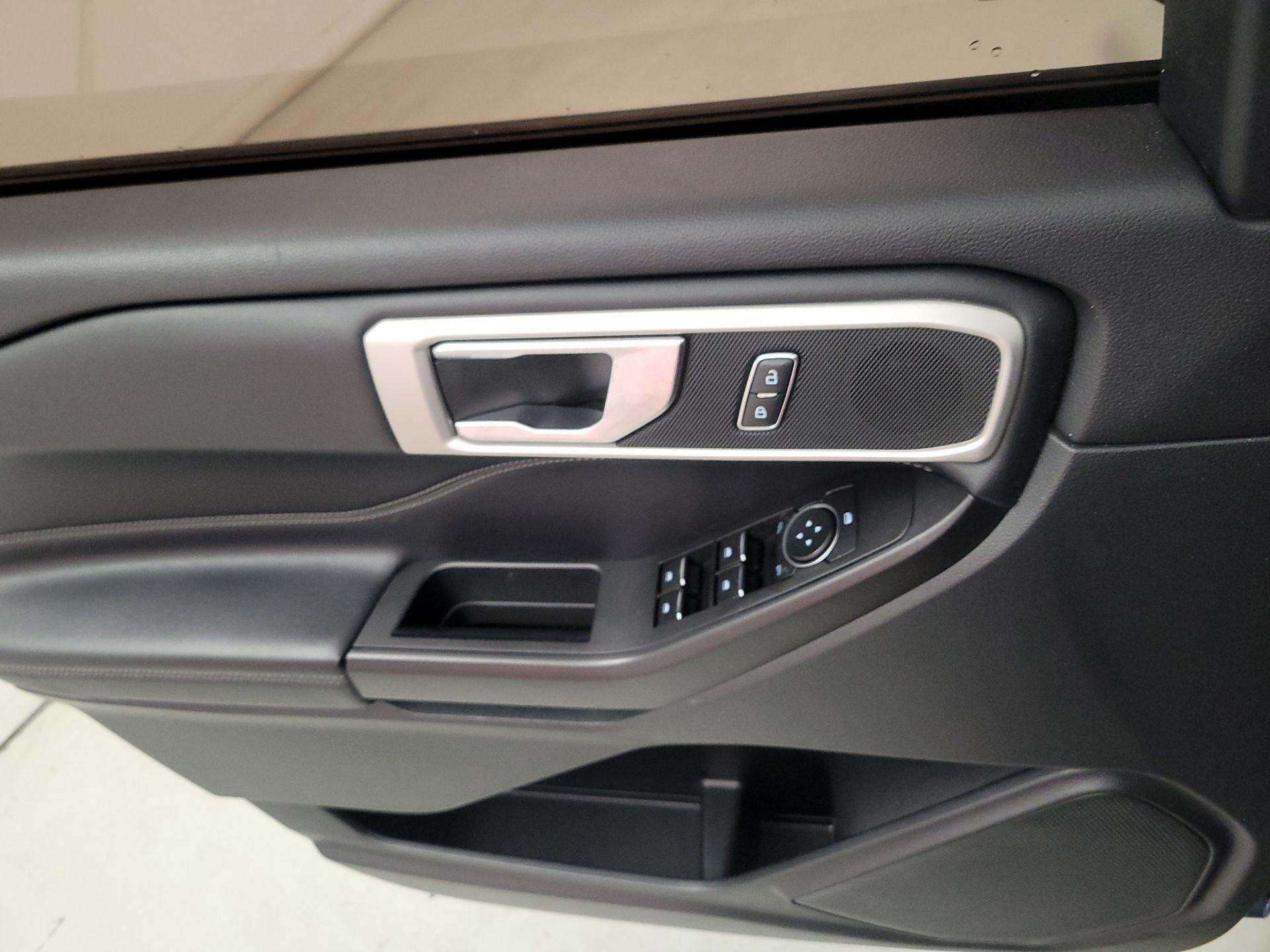 Thumbnail: 2020 Ford Explorer - 12