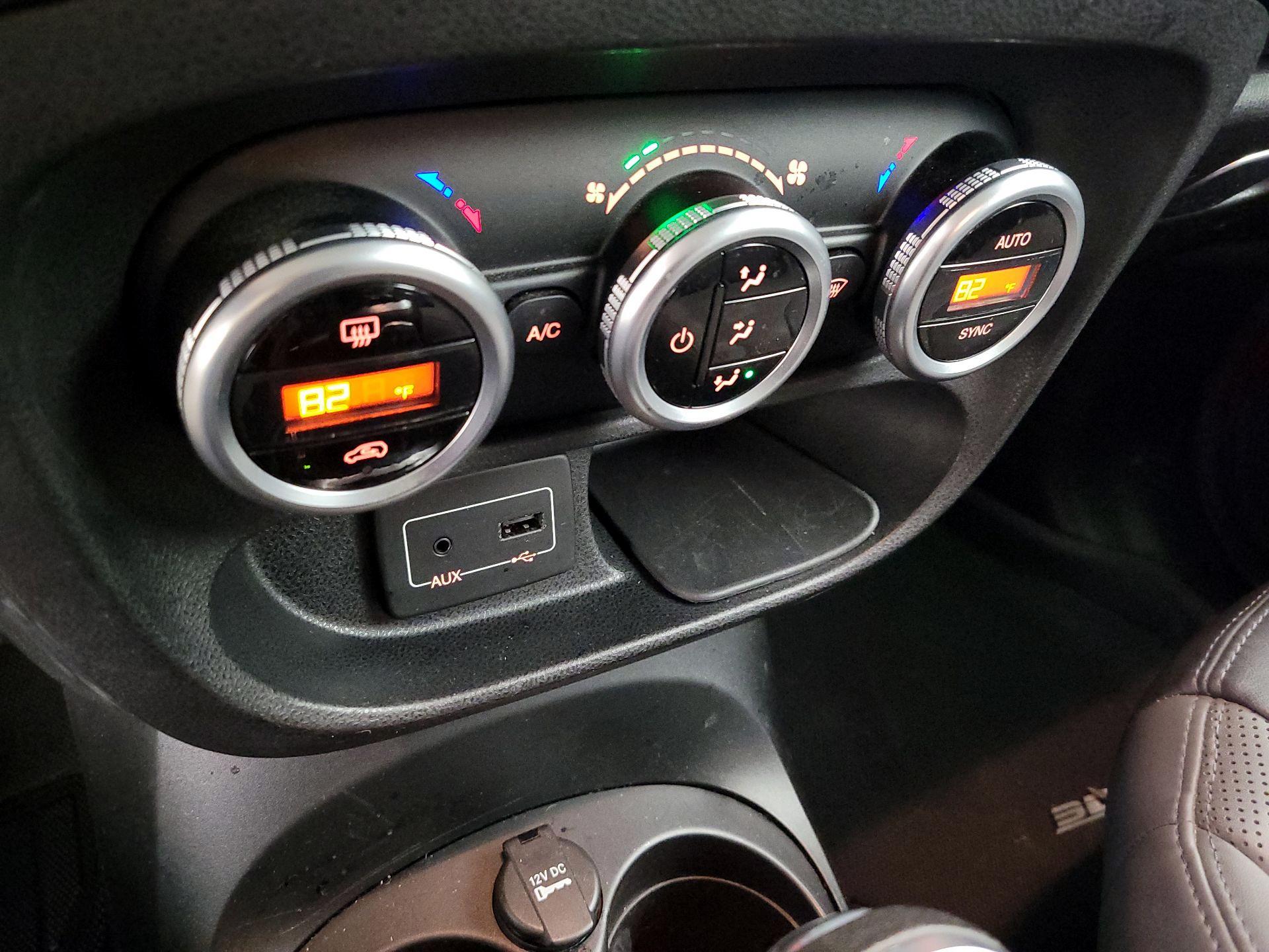 Thumbnail: 2015 Fiat 500L - 15