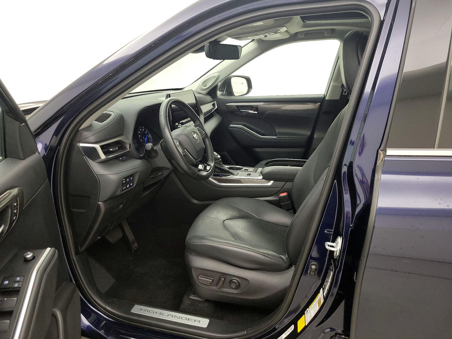 Thumbnail: 2021 Toyota Highlander - 11