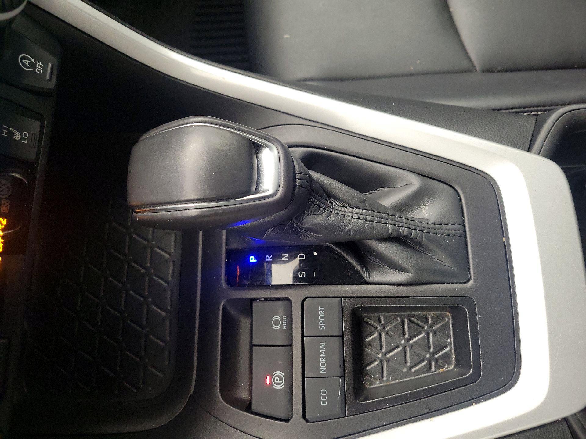 Thumbnail: 2023 Toyota RAV4 - 17