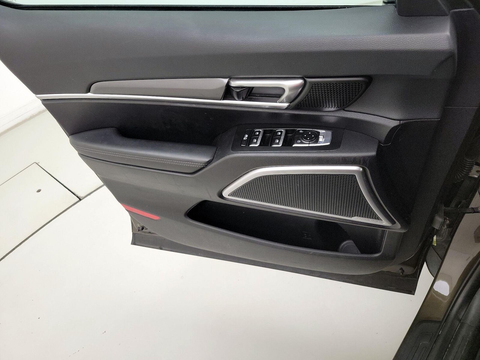 2024 Kia Telluride S - Photo 13