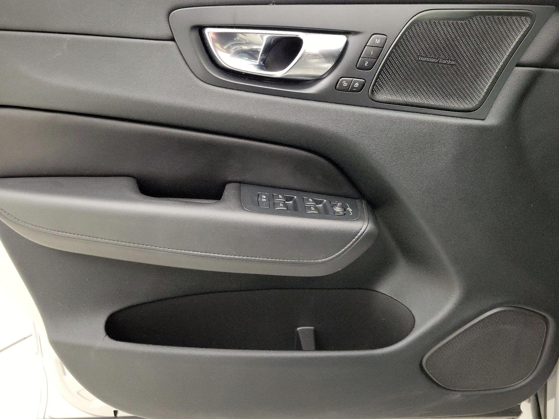 Thumbnail: 2023 Volvo XC60 - 12