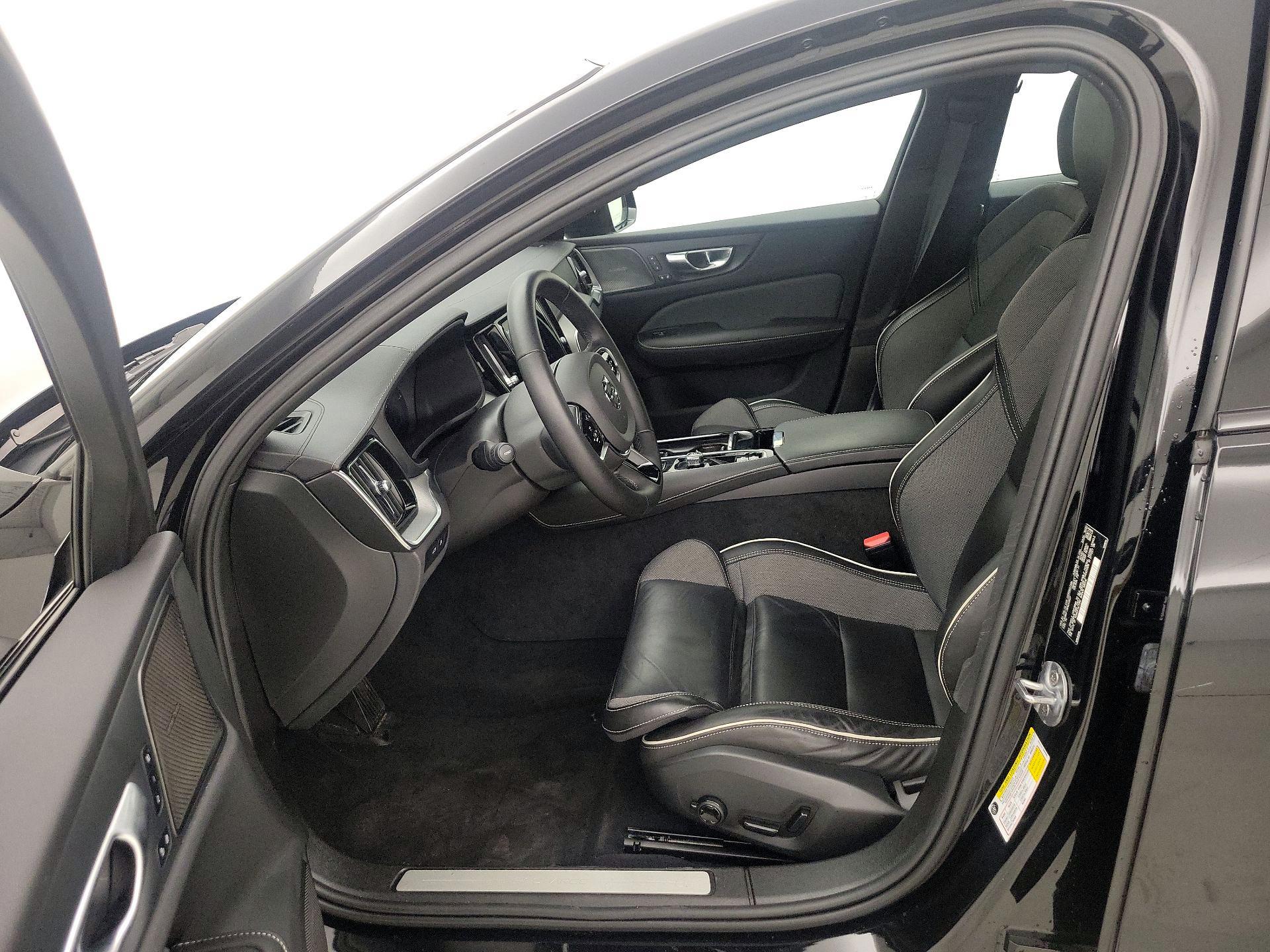 Thumbnail: 2024 Volvo S60 - 11