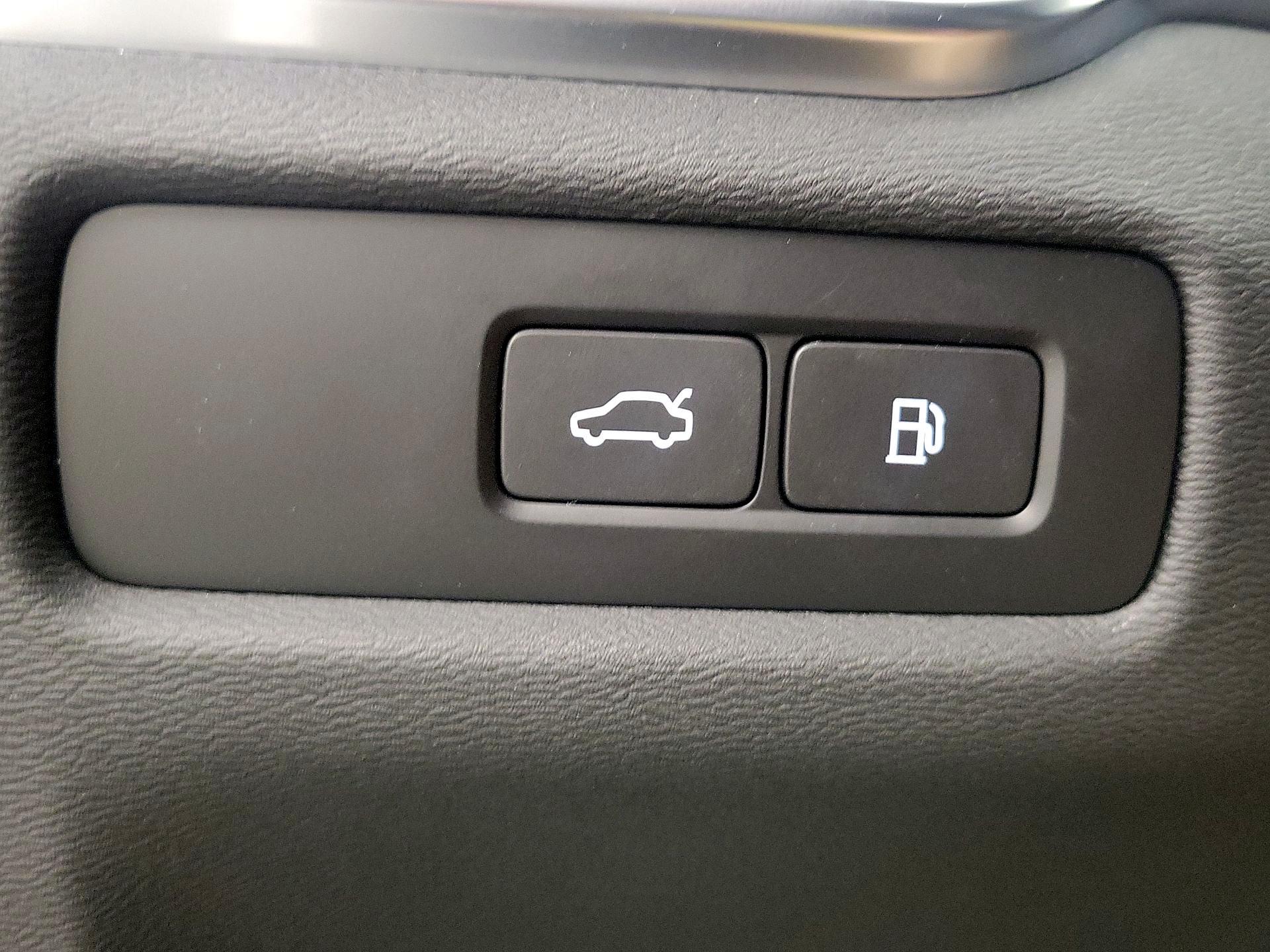 Thumbnail: 2024 Volvo S60 - 13