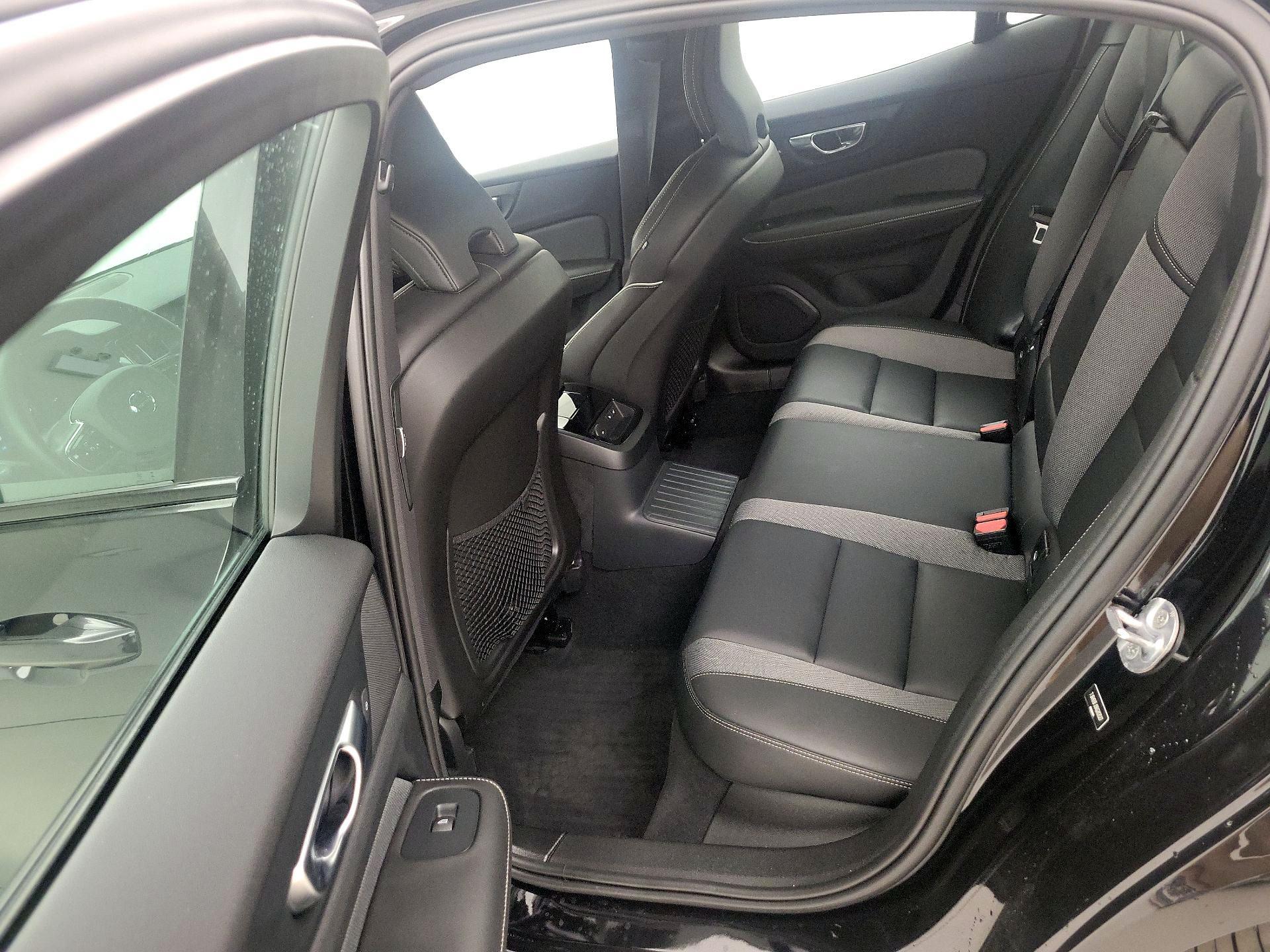 Thumbnail: 2024 Volvo S60 - 20