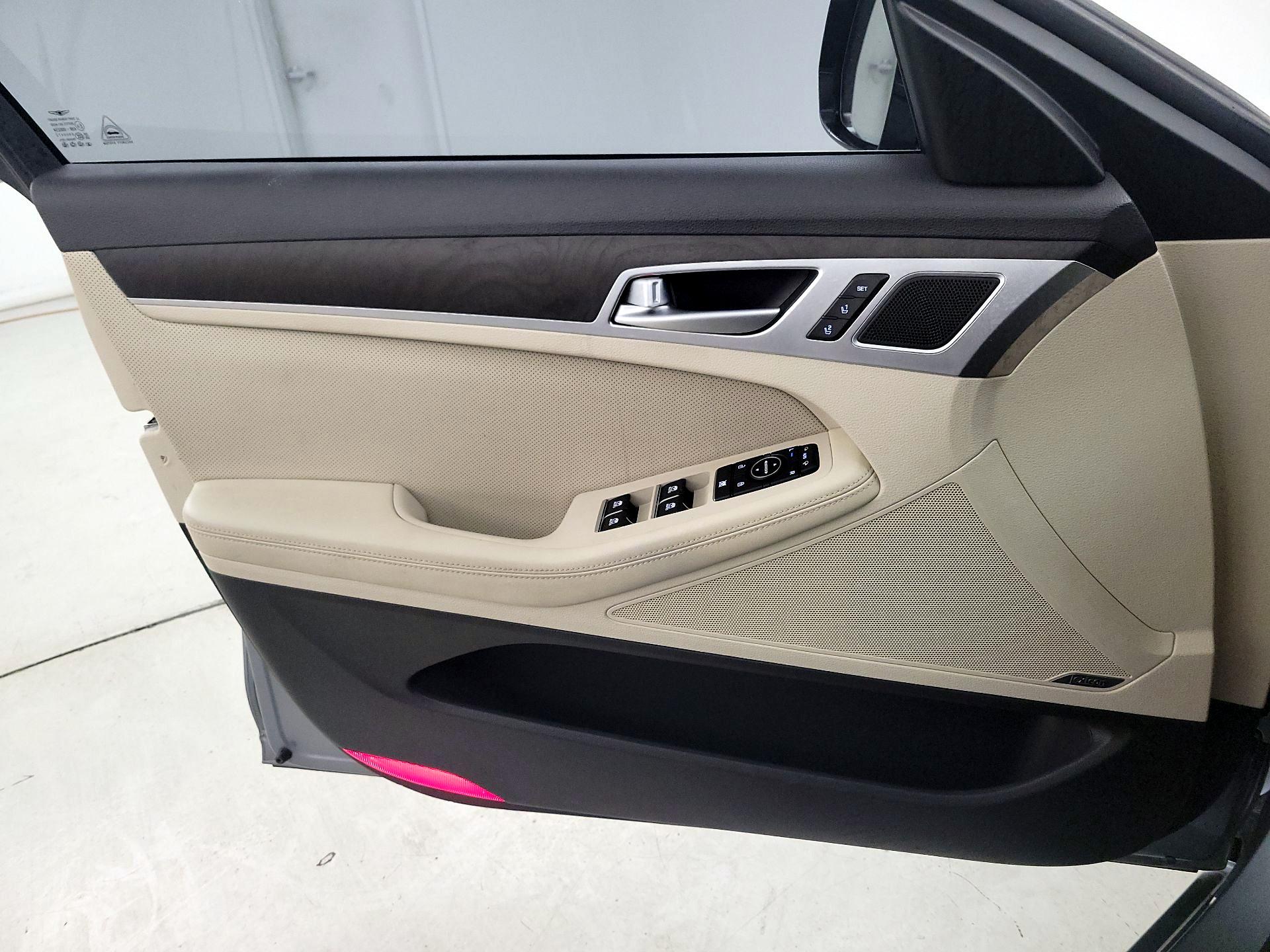 Thumbnail: 2017 Genesis G80 - 12