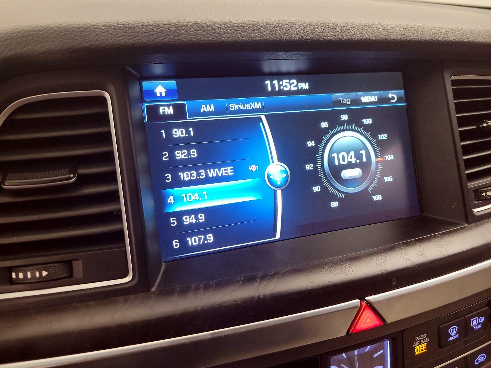 Thumbnail: 2017 Genesis G80 - 16