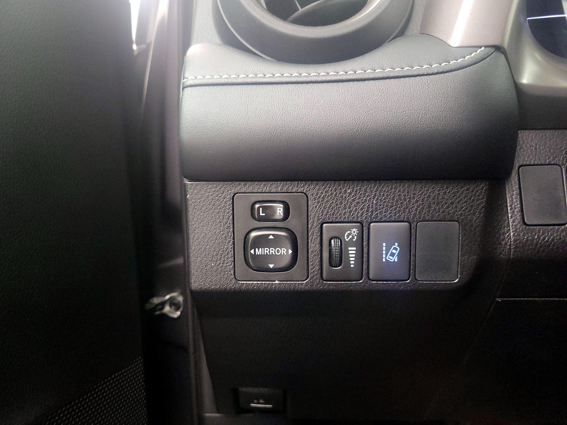 Thumbnail: 2016 Toyota RAV4 - 13