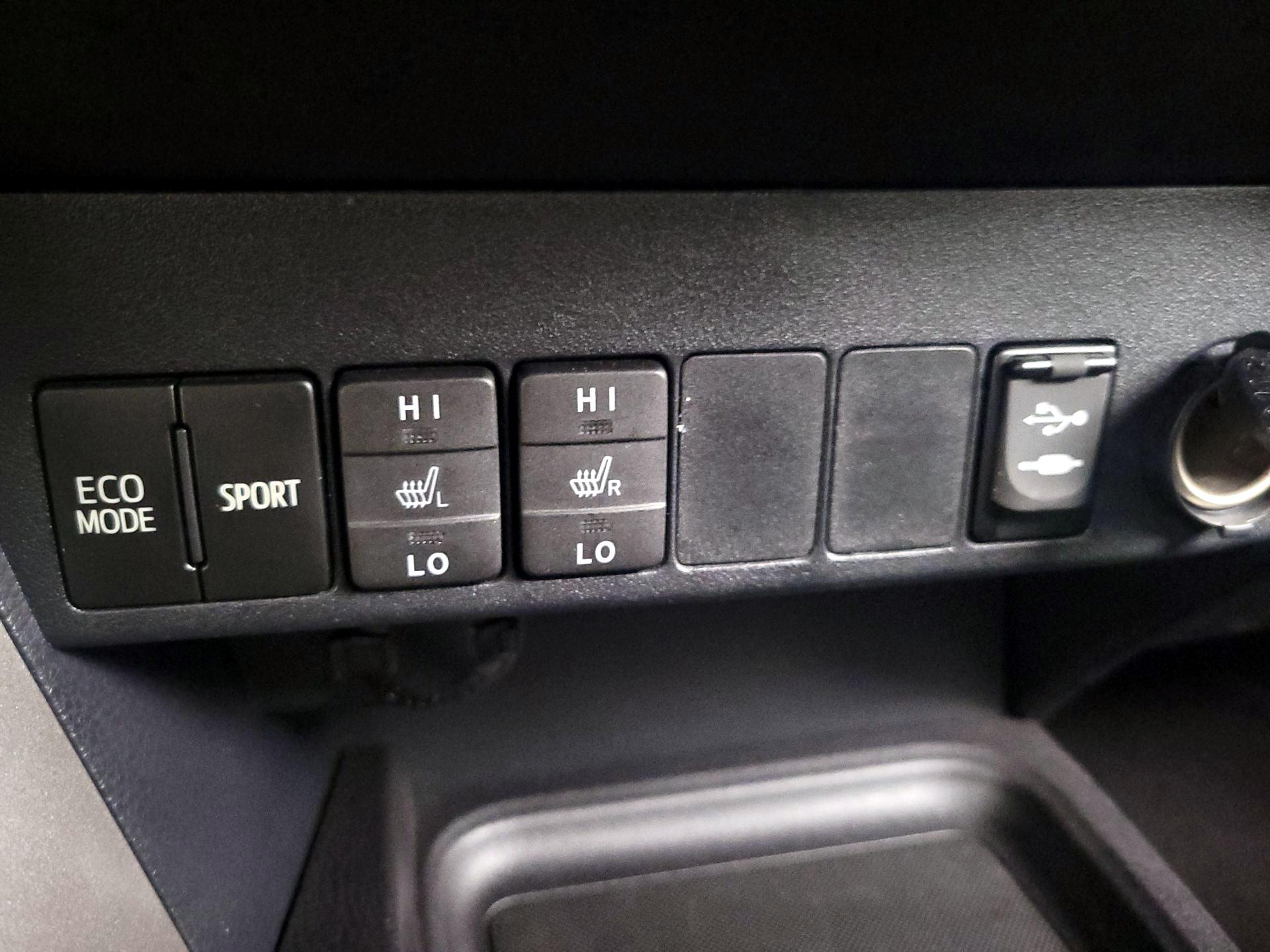 Thumbnail: 2016 Toyota RAV4 - 18