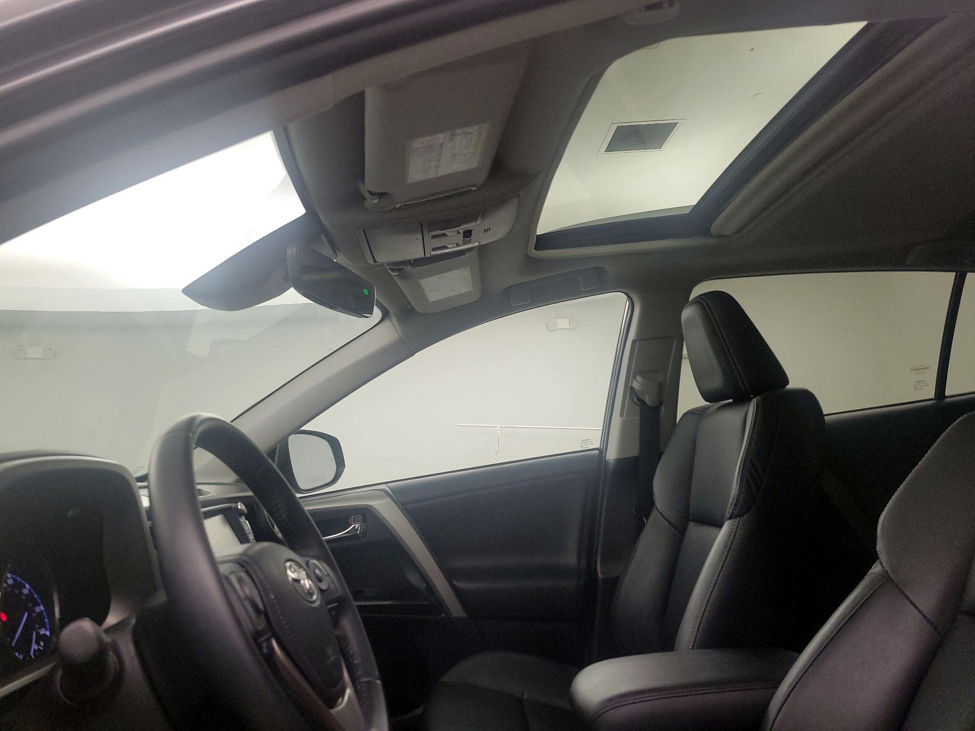 Thumbnail: 2016 Toyota RAV4 - 19