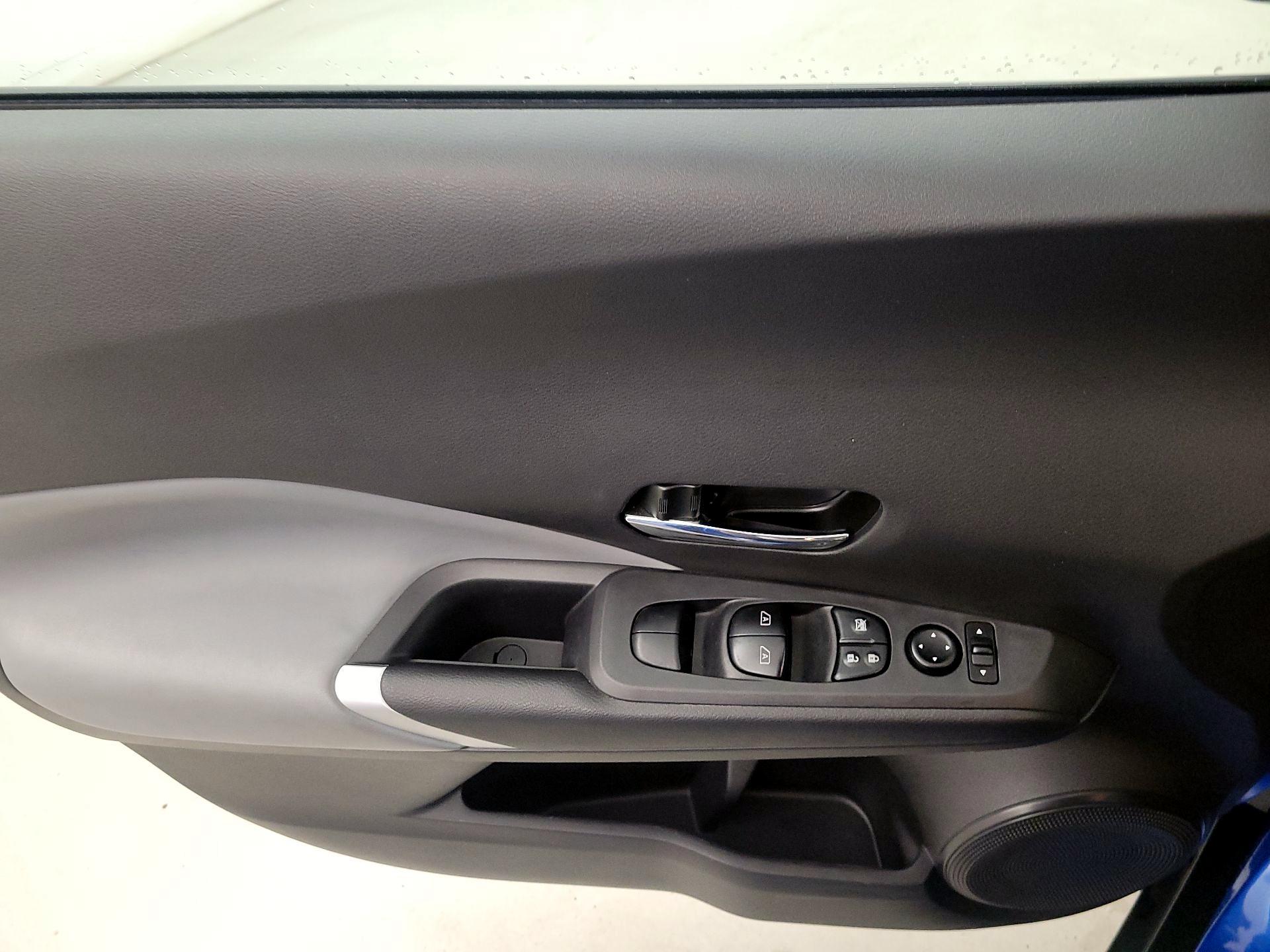 Thumbnail: 2023 Nissan Kicks - 12