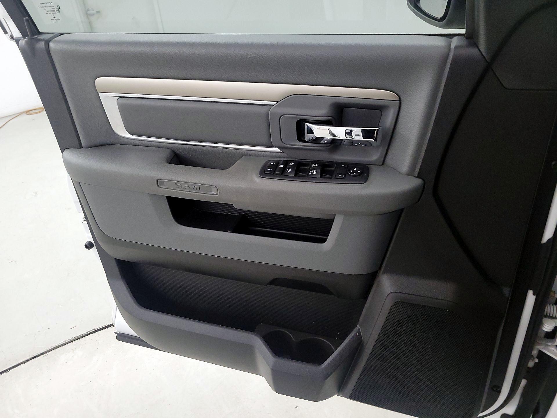 Thumbnail: 2019 RAM 1500 Classic - 12