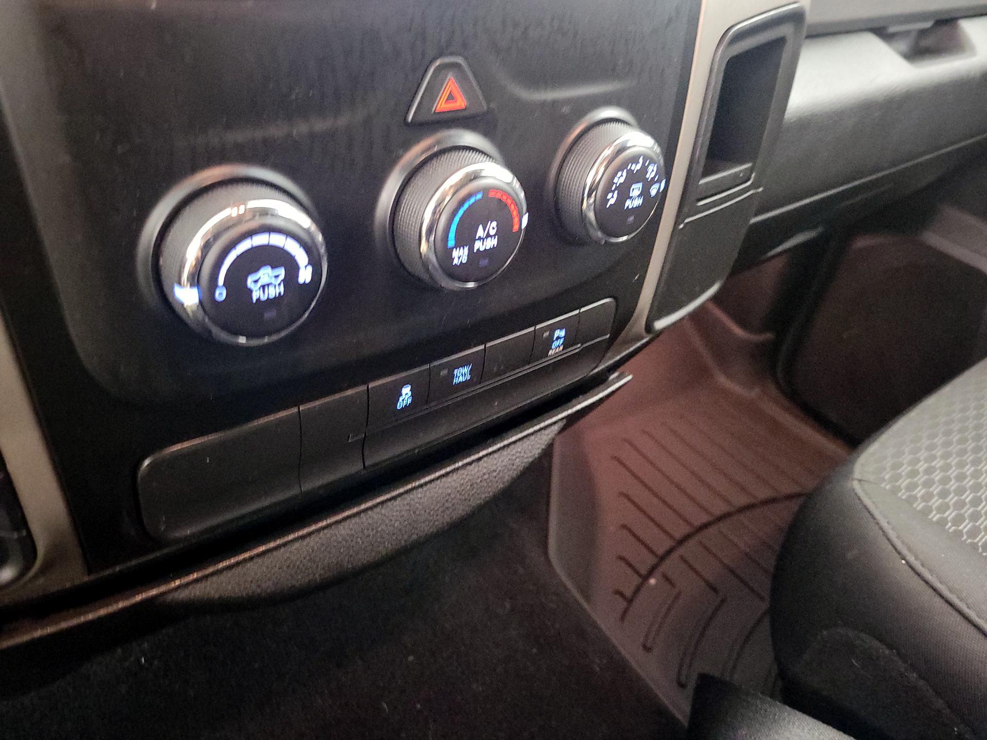 Thumbnail: 2019 RAM 1500 Classic - 16