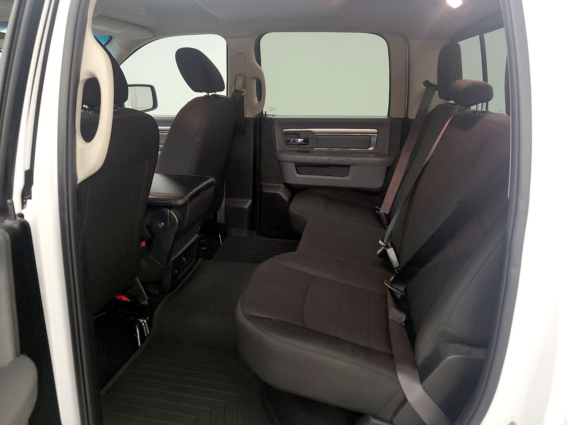 Thumbnail: 2019 RAM 1500 Classic - 19