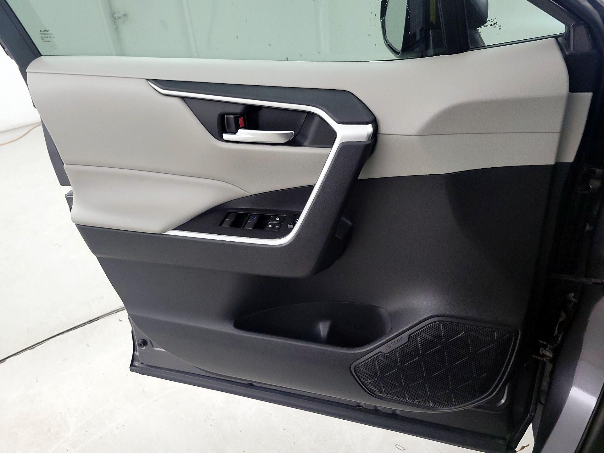 Thumbnail: 2021 Toyota RAV4 - 12