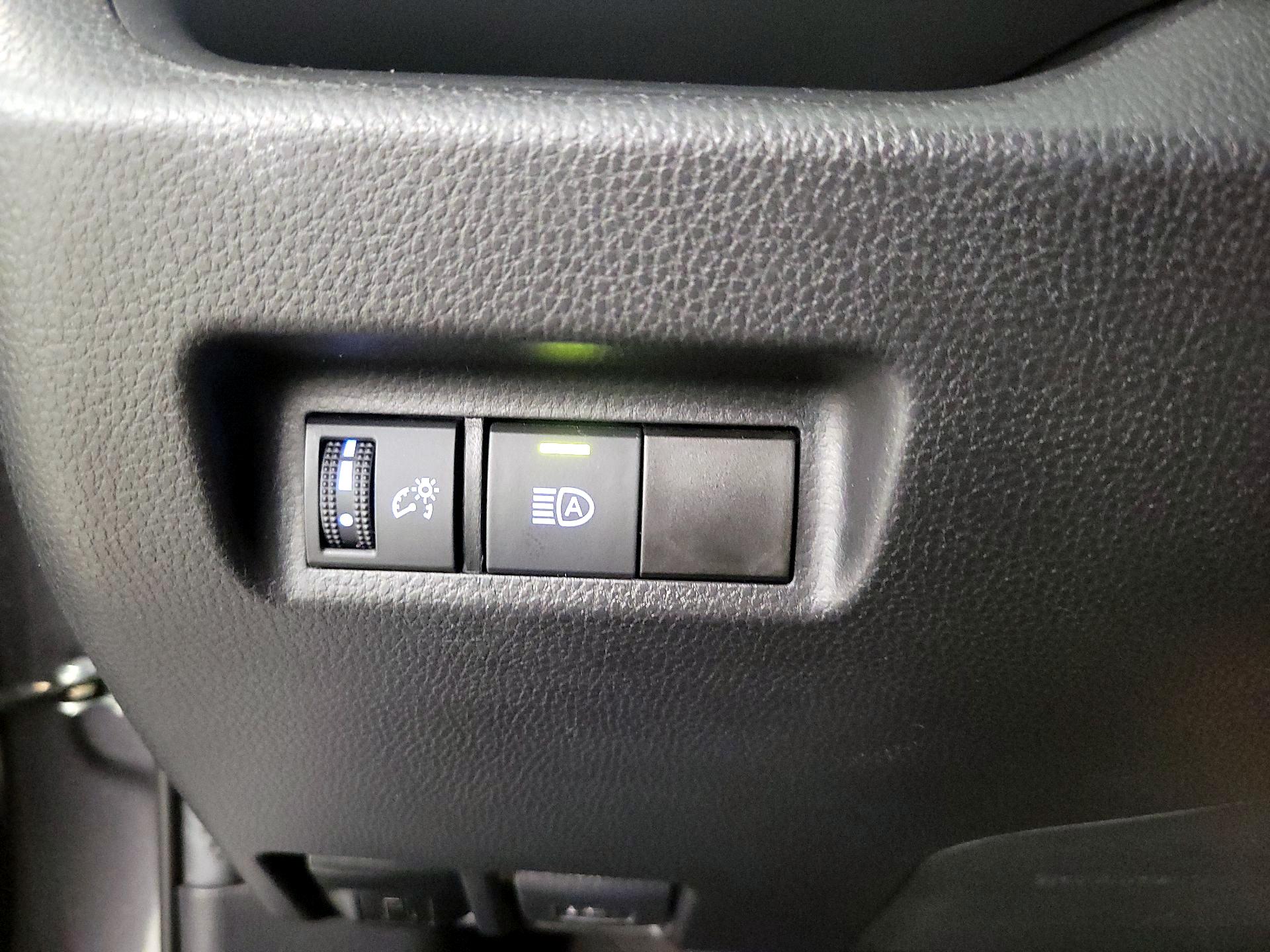 Thumbnail: 2021 Toyota RAV4 - 13