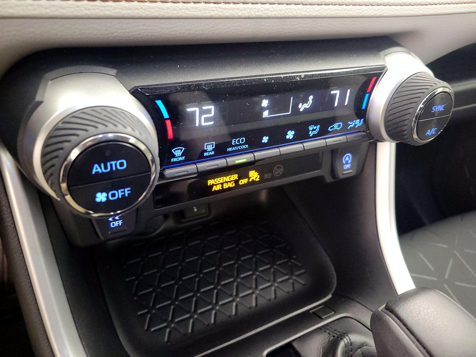 Thumbnail: 2021 Toyota RAV4 - 16