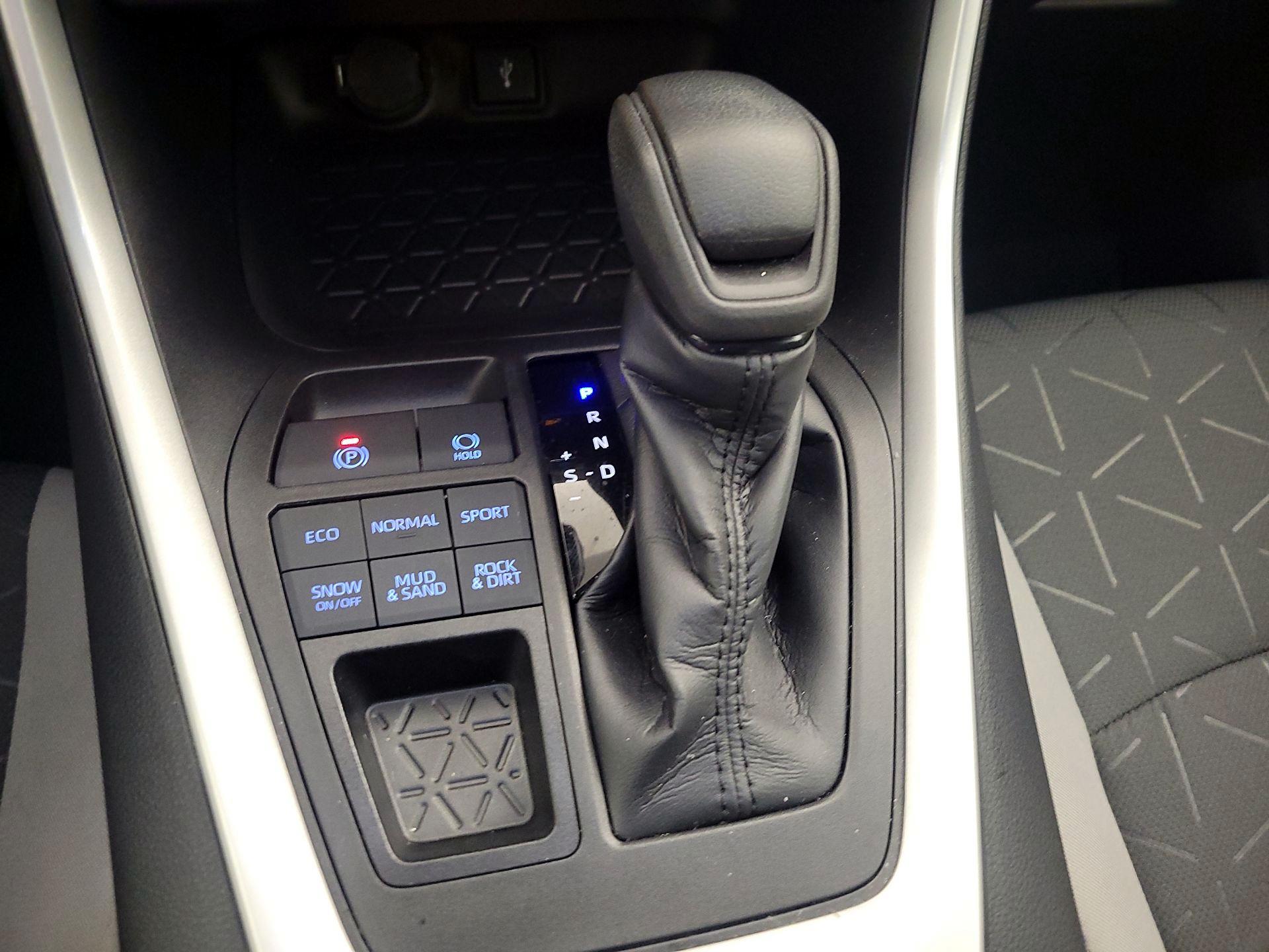 Thumbnail: 2021 Toyota RAV4 - 17