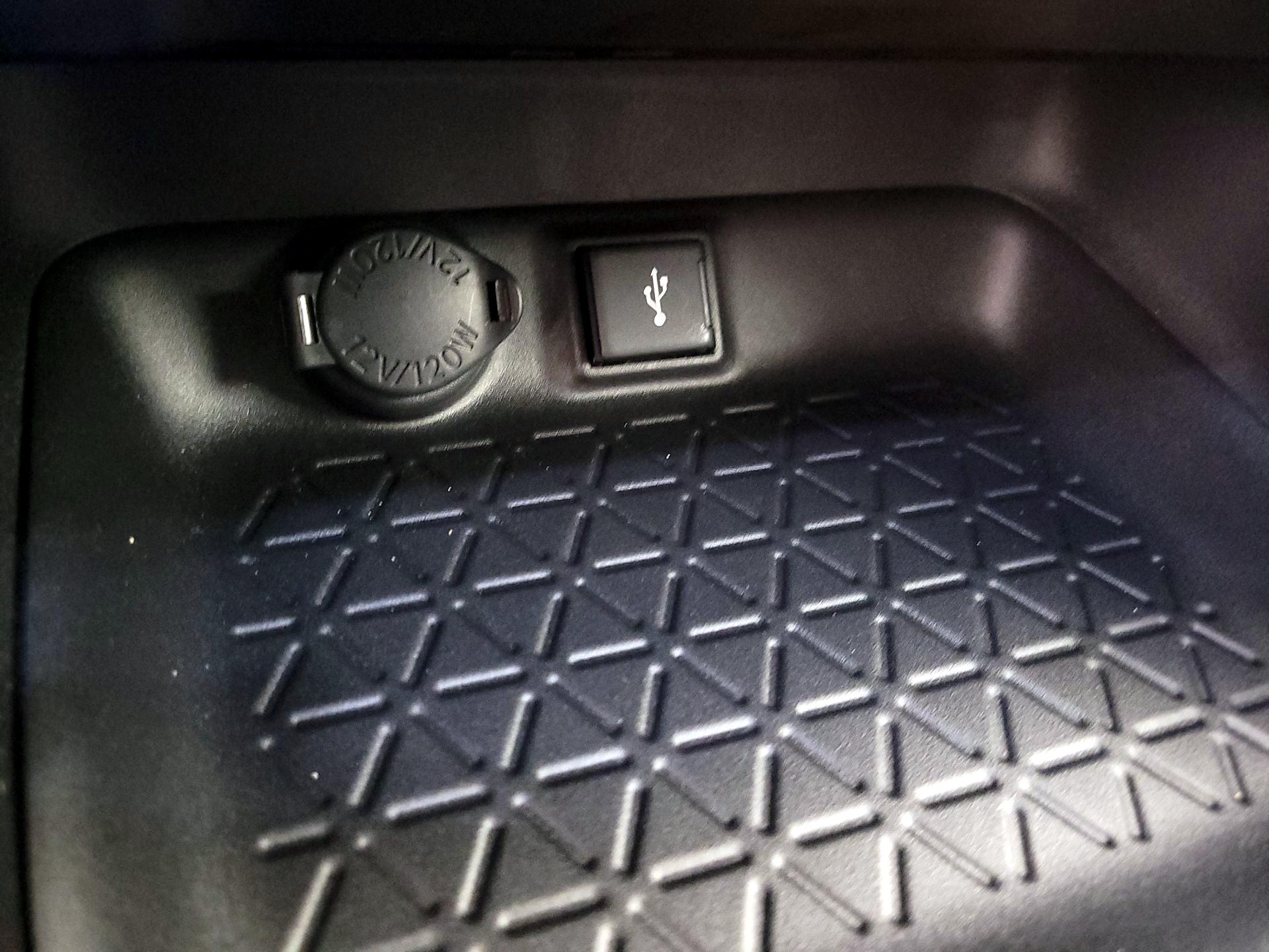 Thumbnail: 2021 Toyota RAV4 - 18