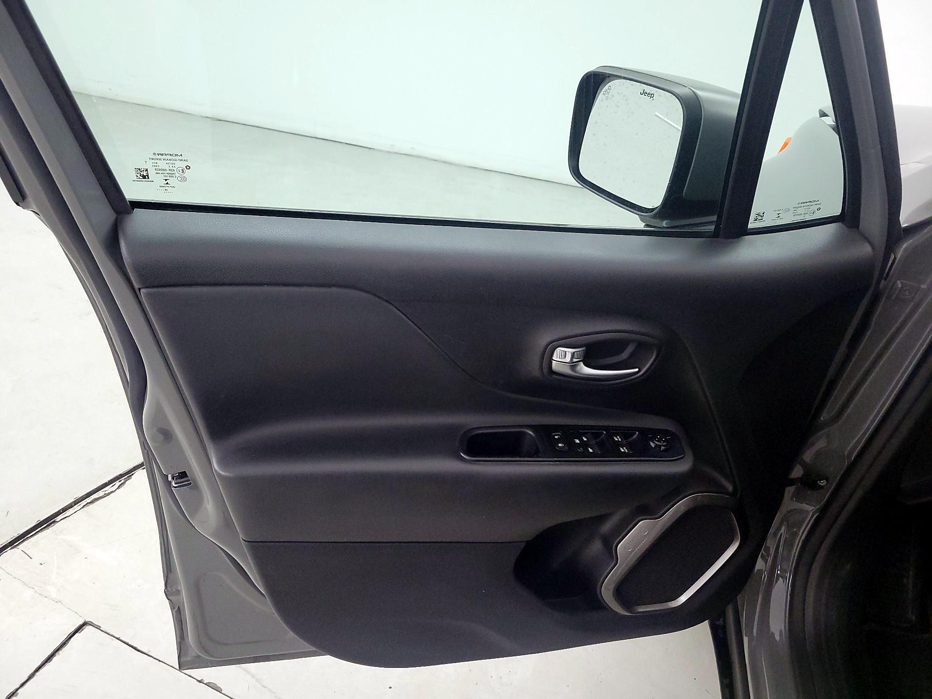 Thumbnail: 2021 Jeep Renegade - 12