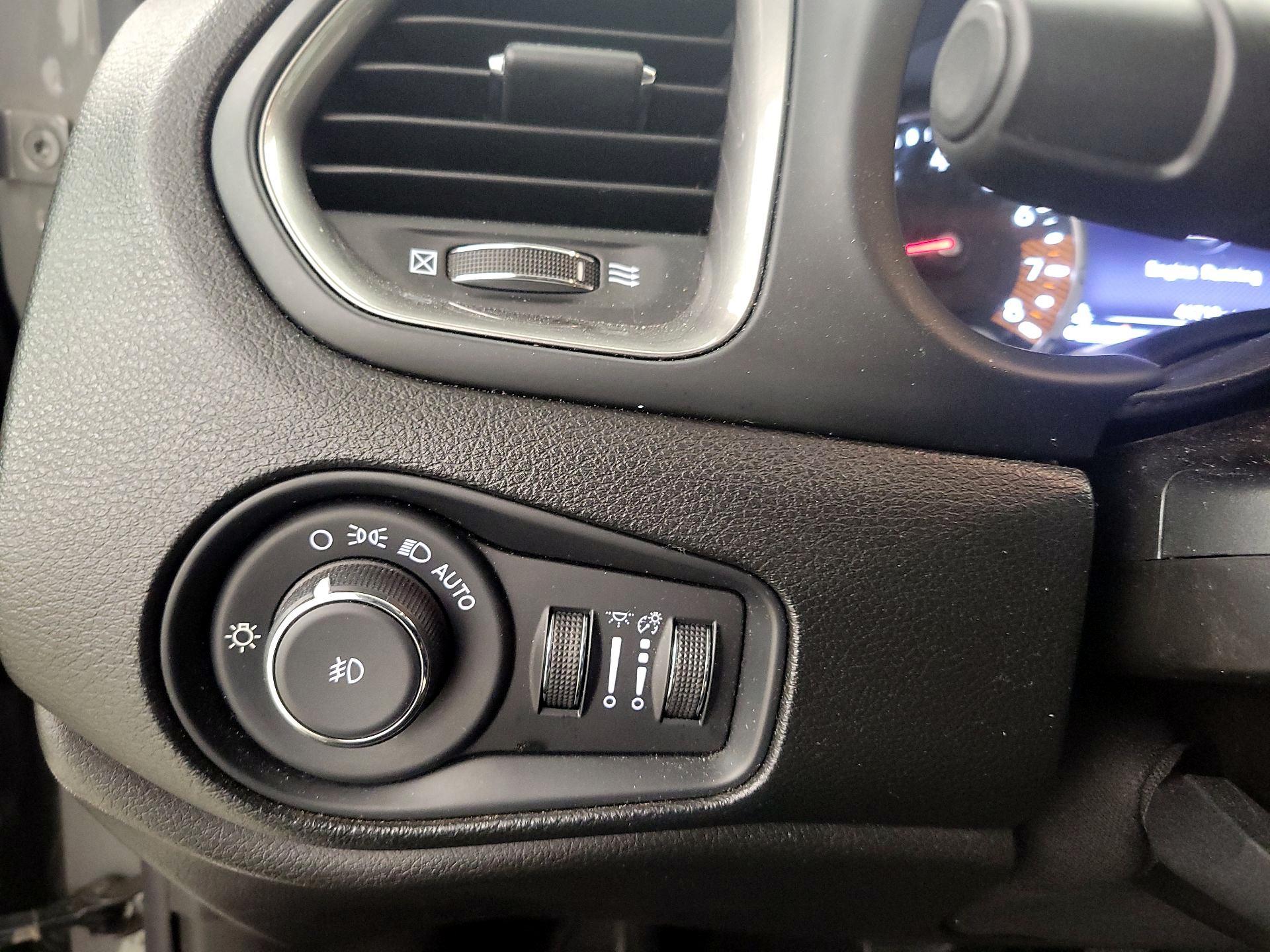 Thumbnail: 2021 Jeep Renegade - 13