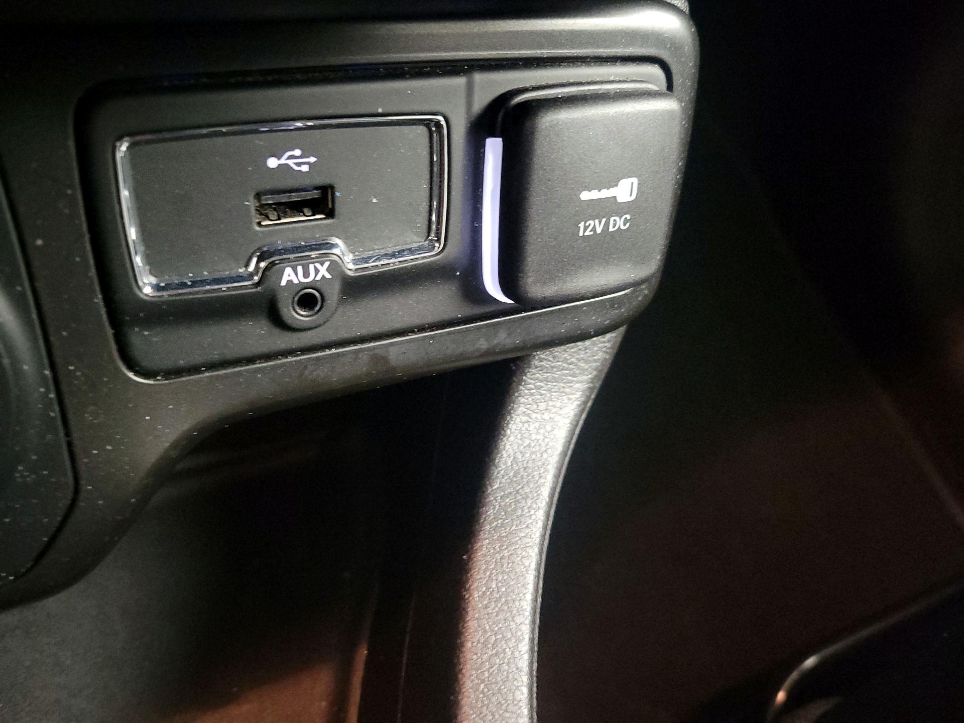 Thumbnail: 2021 Jeep Renegade - 19