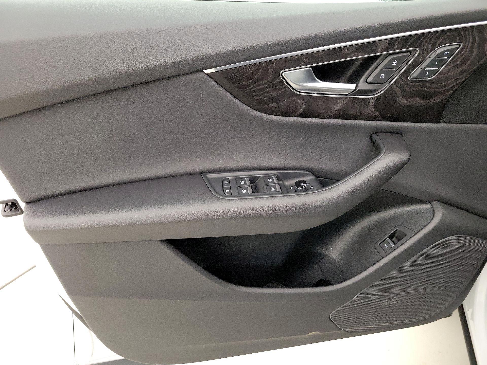 Thumbnail: 2023 Audi Q8 - 12