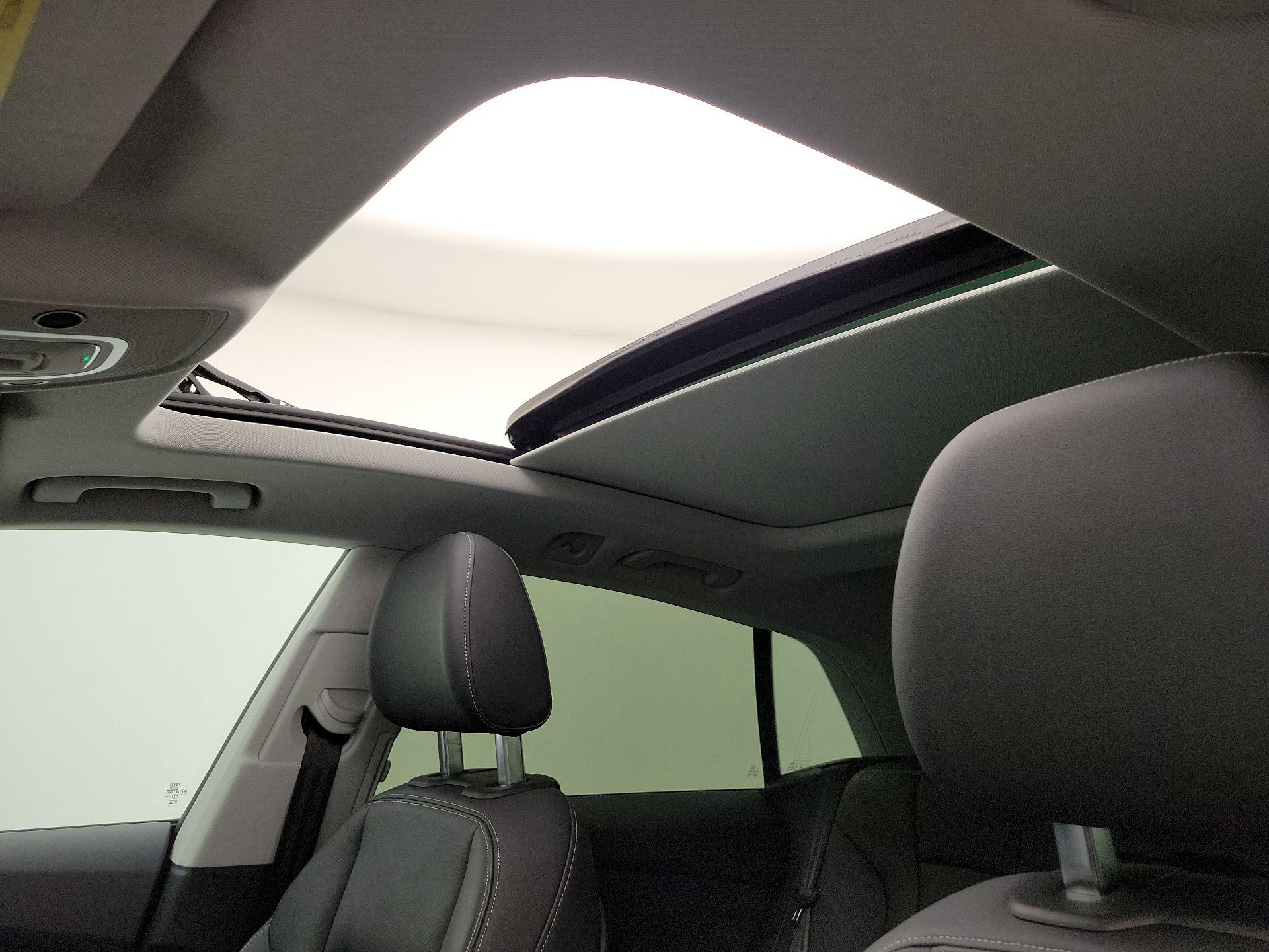 Thumbnail: 2023 Audi Q8 - 20