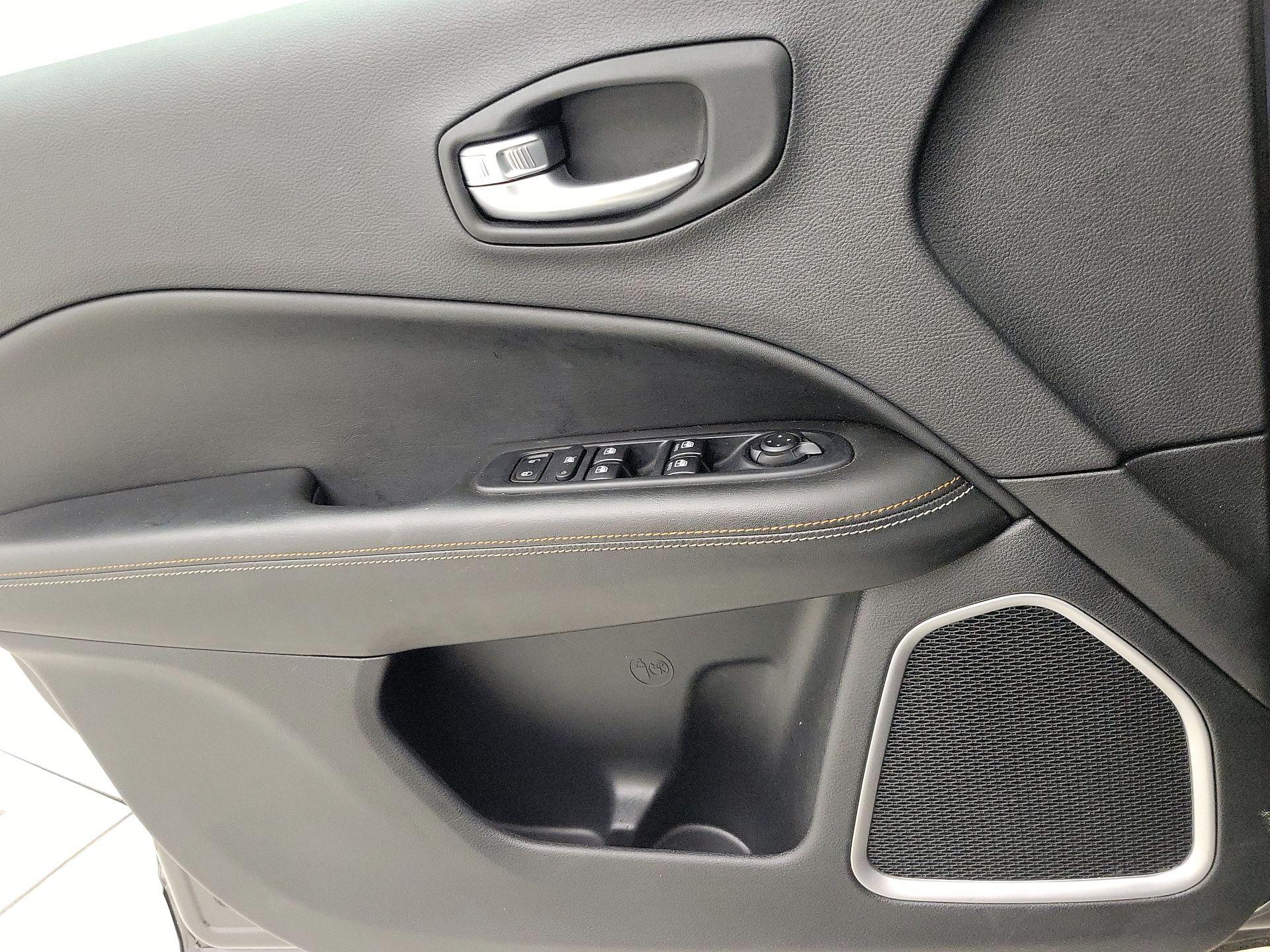 Thumbnail: 2021 Jeep Compass - 12