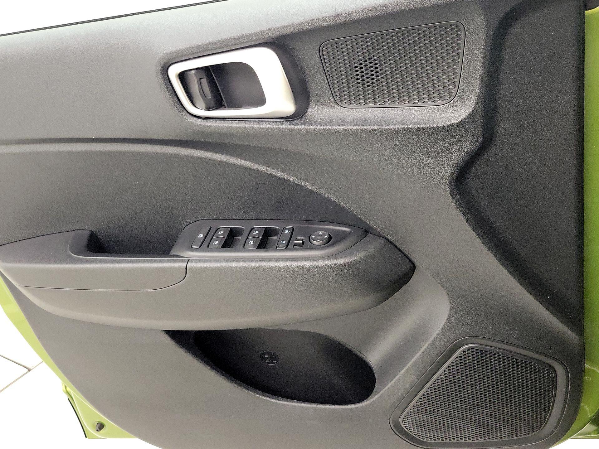 Thumbnail: 2023 Hyundai Venue - 12